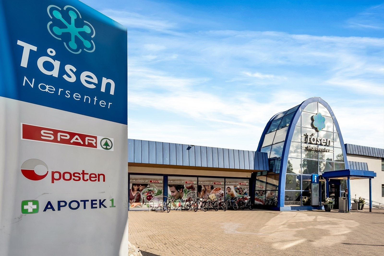 Tåsen Nærsenter har godt utvalg av butikker samt legesenter, fysioterapeut, treningssenter og tannlege Galleribilde