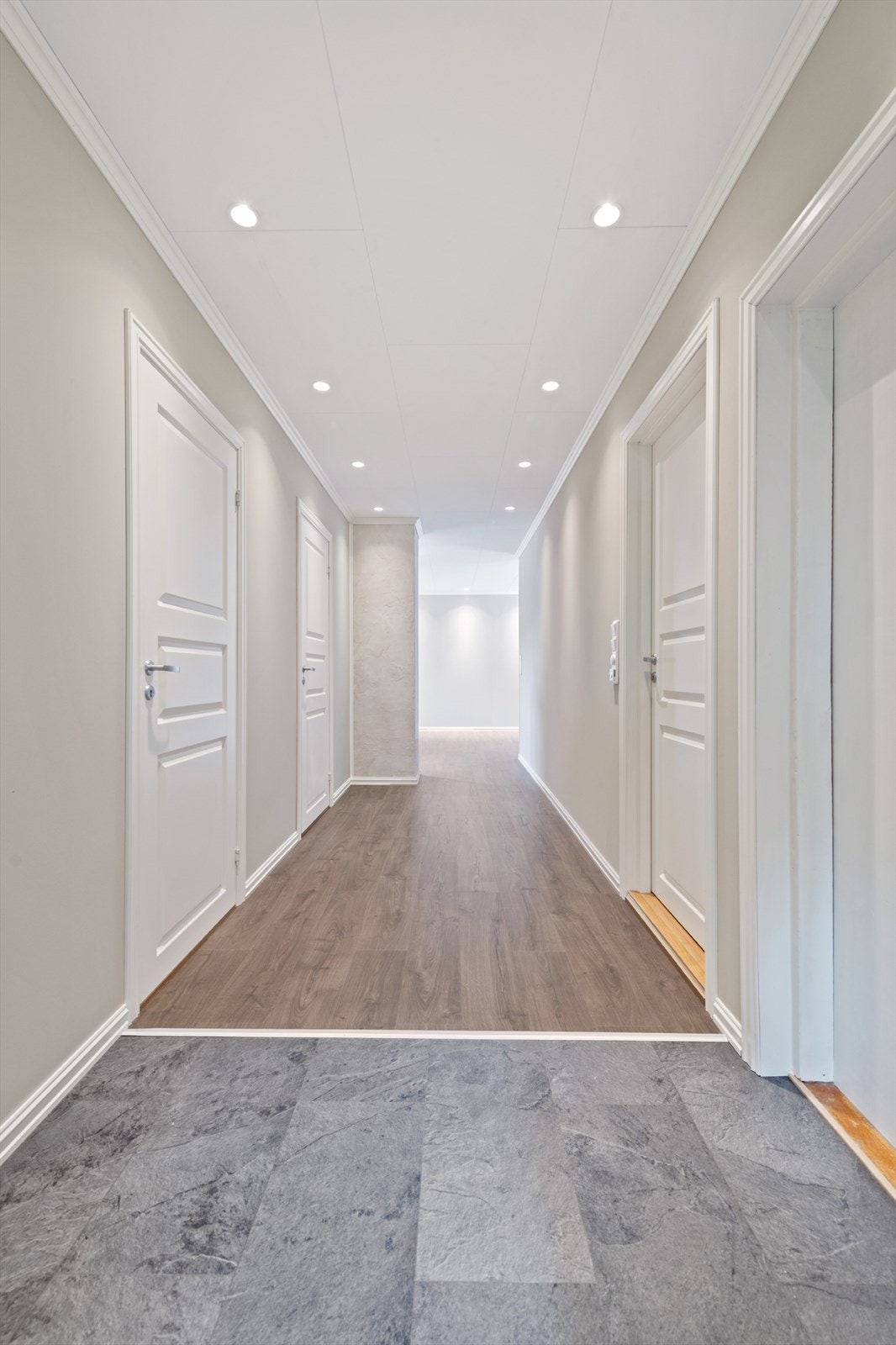 Gang i 1 etg Galleribilde