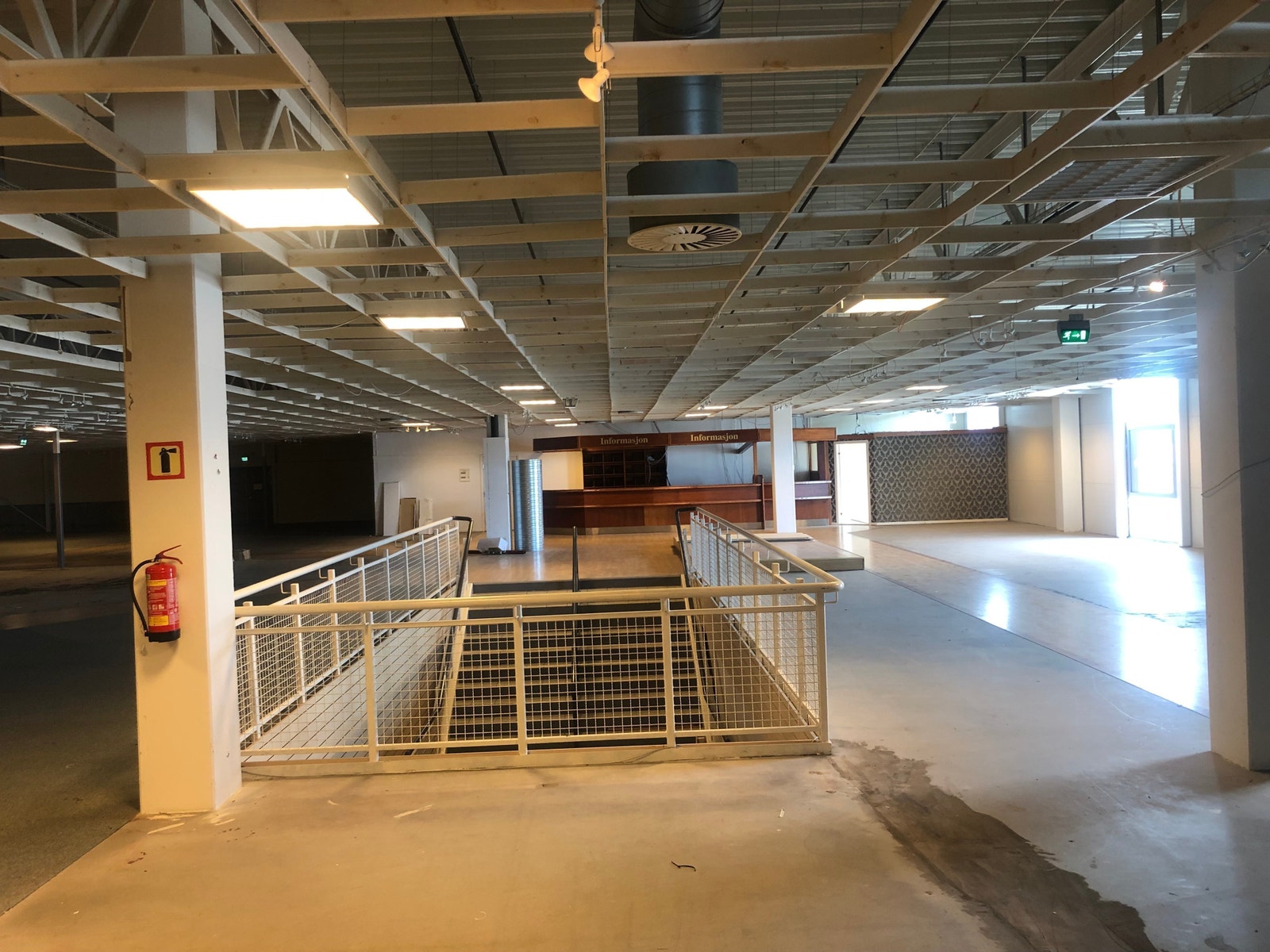 Interntrapp mellom 1. og 2. etasje Galleribilde