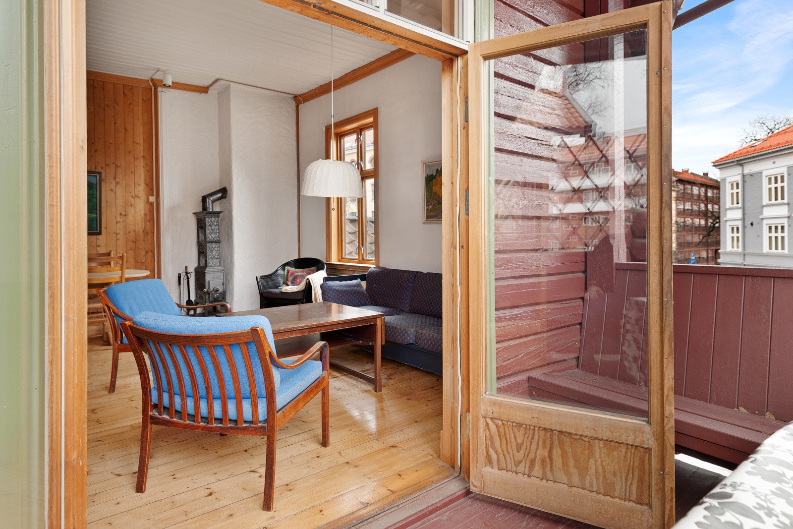 Balkong mot stue. Galleribilde