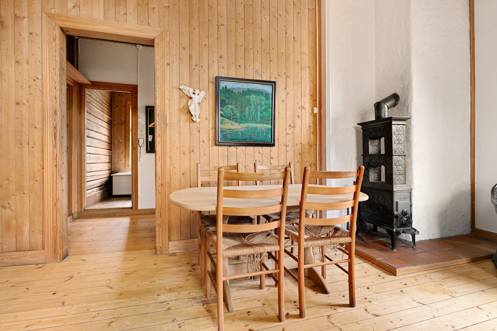 Spiseplass i stuen. Galleribilde