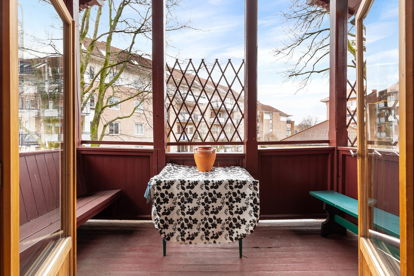 En tofløyet dør til balkongen på ca 6 kvm. Galleribilde