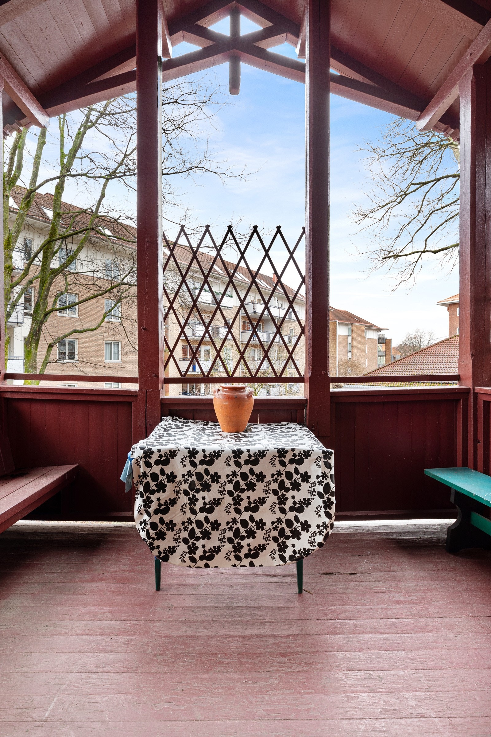 Hyggelig utsyn over fellesområdene rundt boligen. Galleribilde