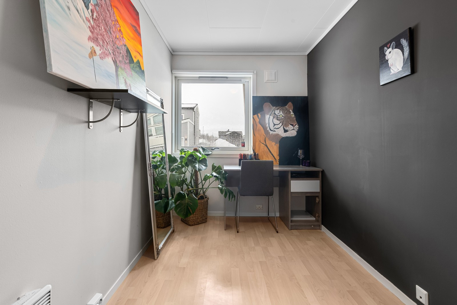 Soverom 2 i 1.etg egner seg godt til kontor/gjesterom.