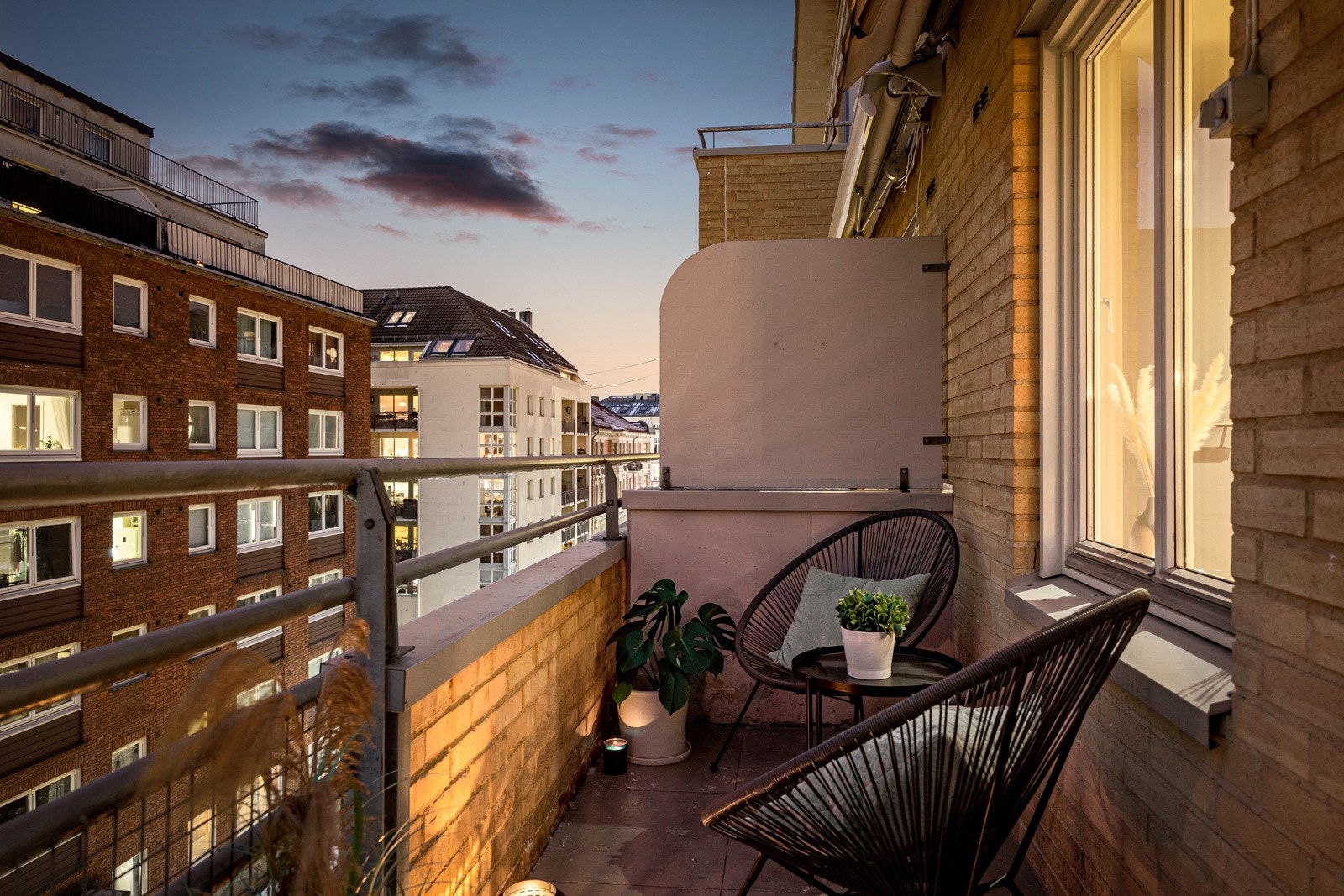 Kveldsstemning på balkong 2 Galleribilde