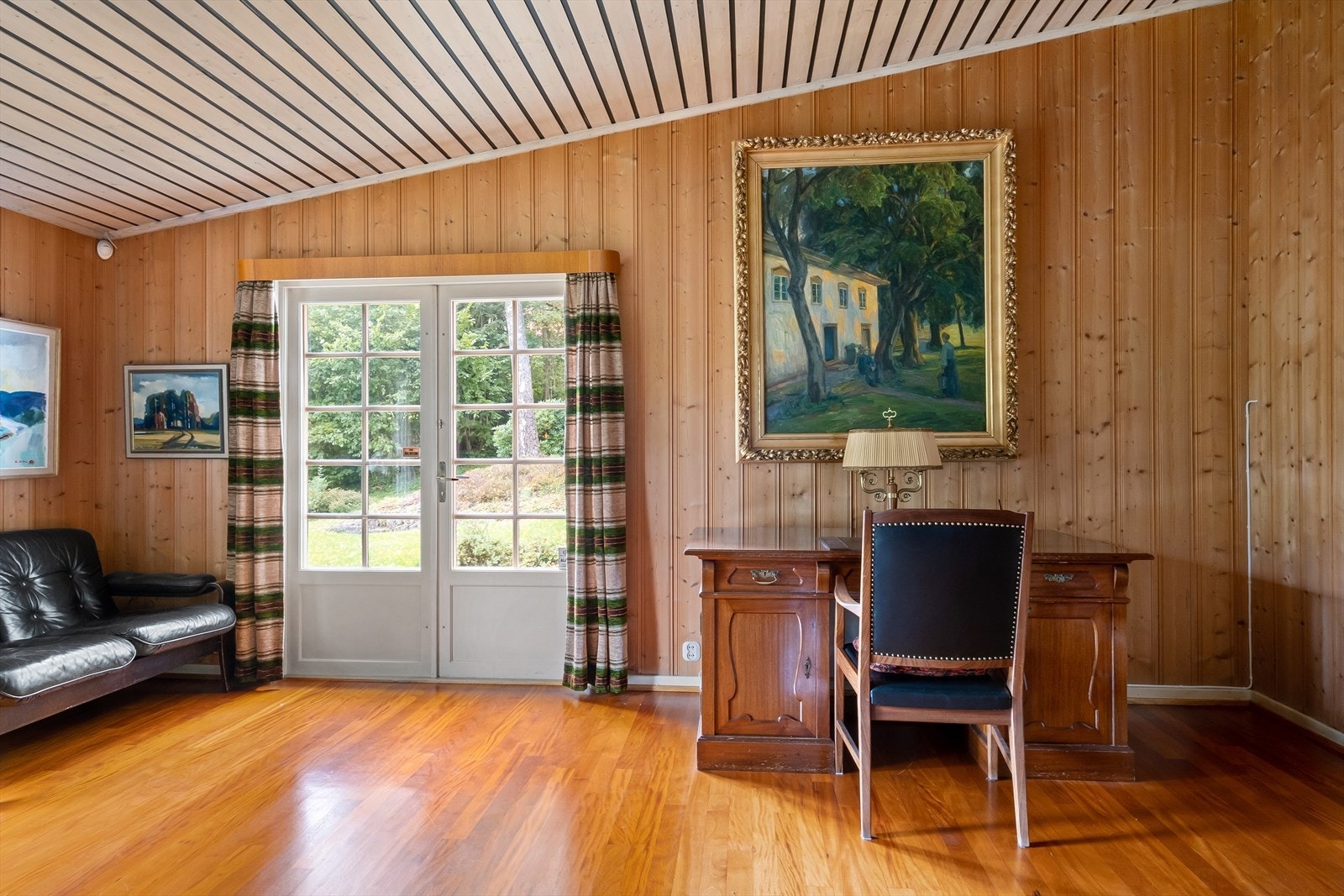 Utgang til terrasse/ hage. Galleribilde