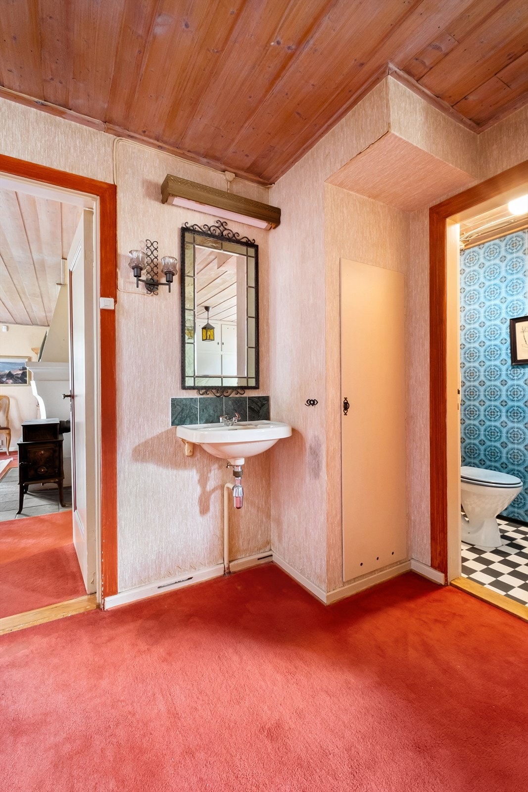 Inngang til spisestuen, og separat WC. Galleribilde