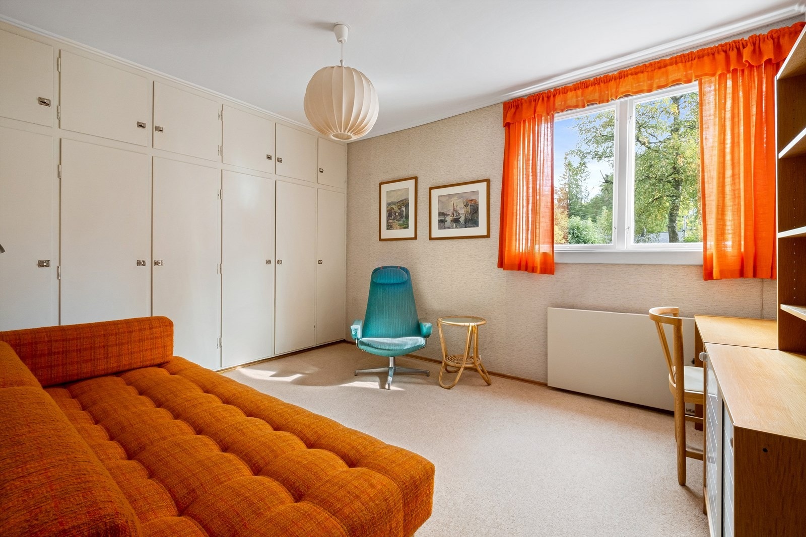 Soverom nr. 3.
Stort og fint soverom med garderobeskap, skrivebord og god plass til seng og ønsket møblement. Galleribilde