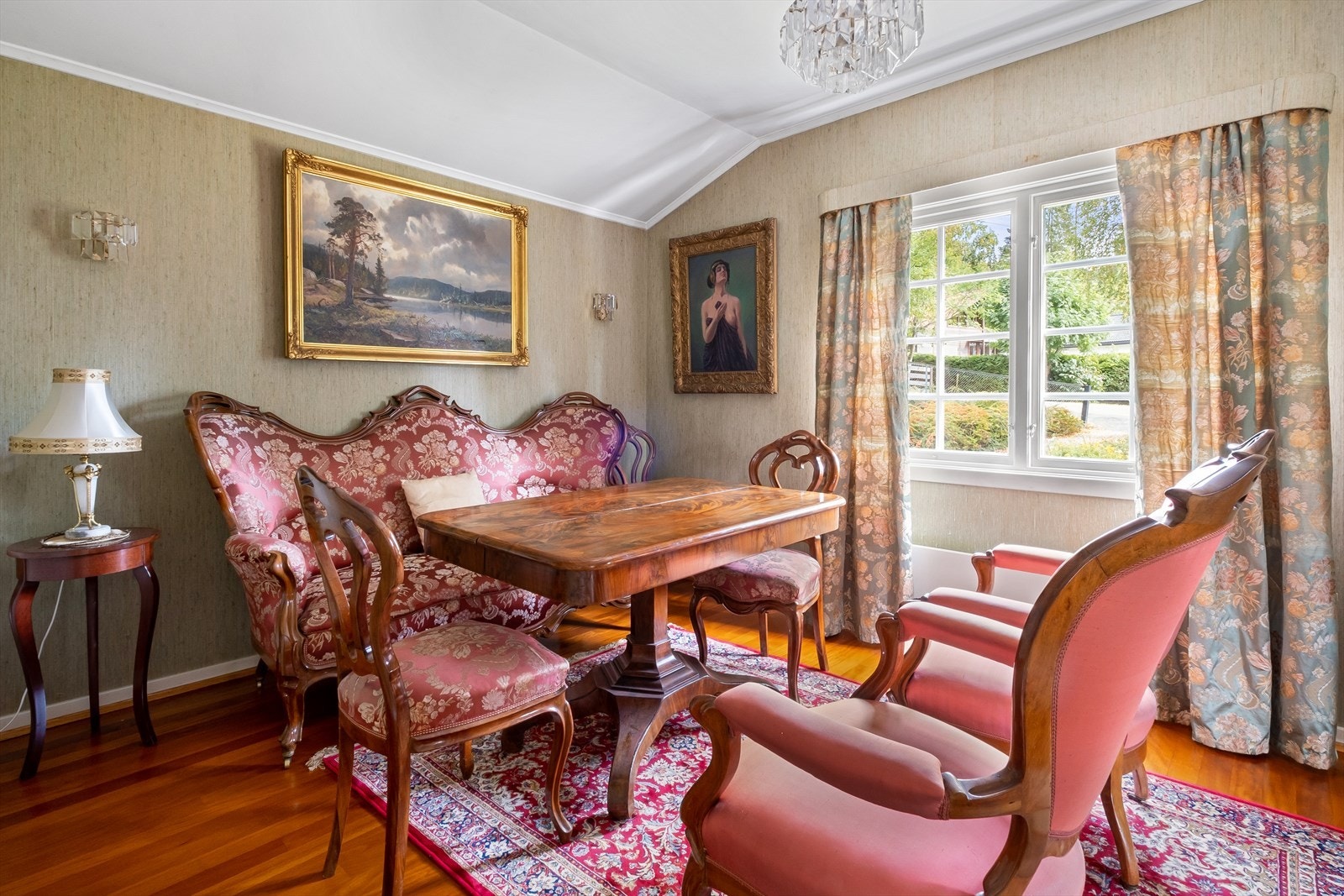 Koselig salong/ sittegruppe i stuen. Galleribilde