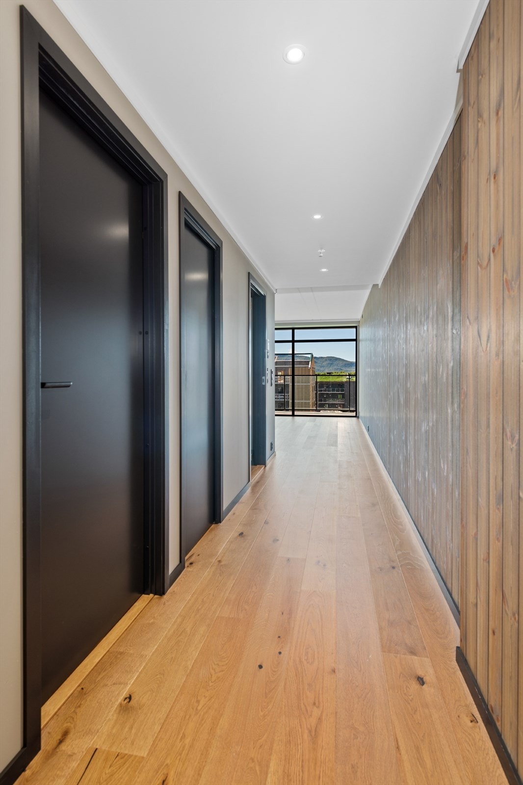 1-stavs eikeparkett eller tilsvarende i alle tørre rom. Galleribilde