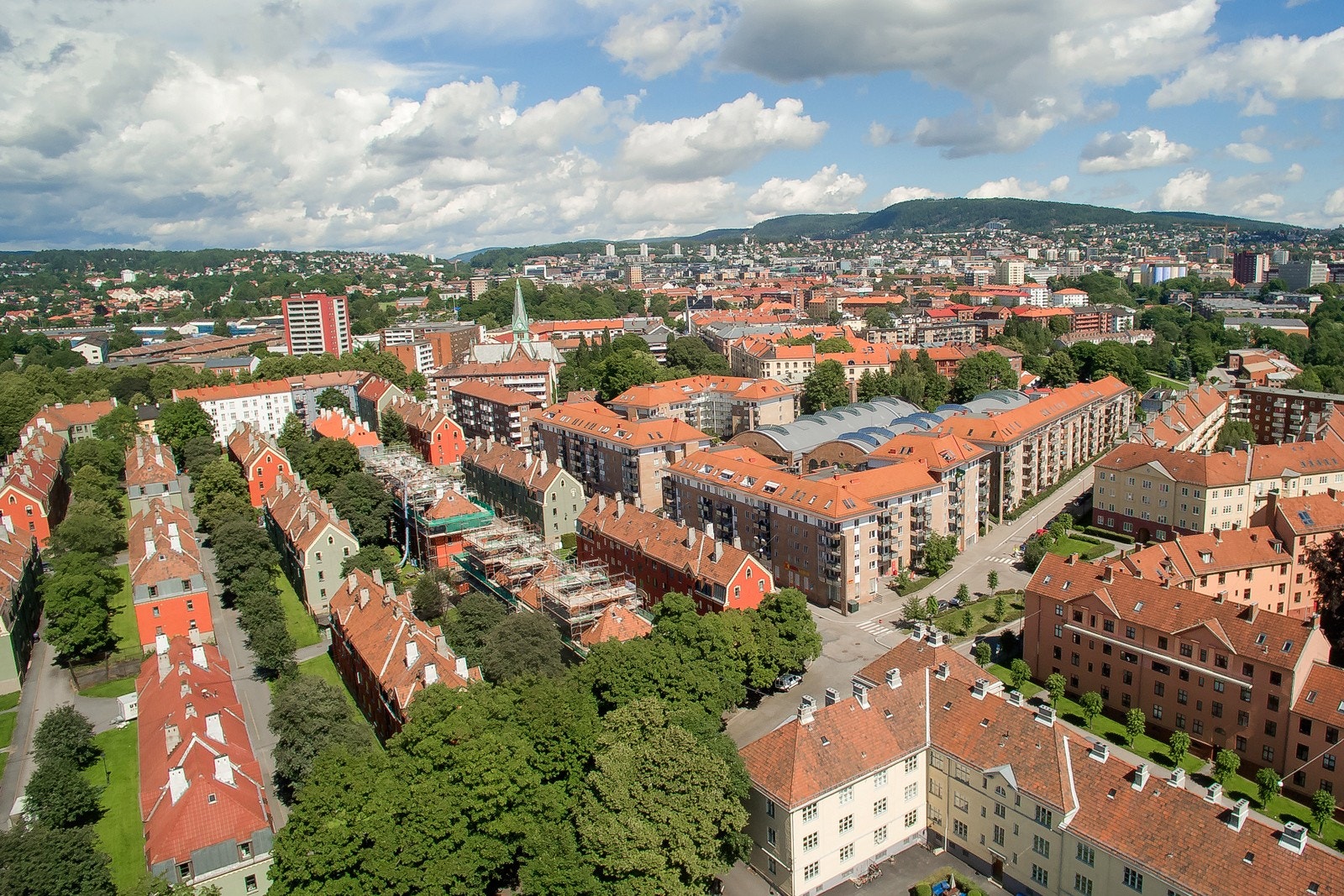 Her bor du med en skjermet og tilbaketrukket beliggenhet i grønne omgivelser midt i hjertet av Sagene. Galleribilde
