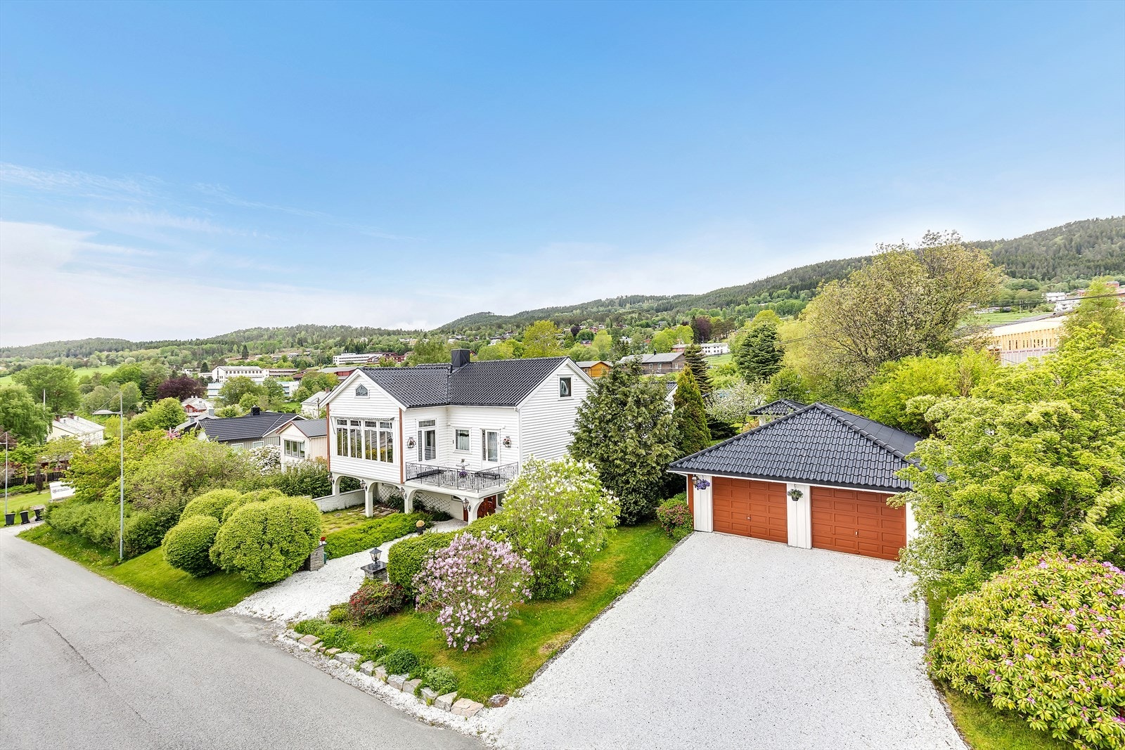 Din lokale eiendomsmegler Notar ønsker velkommen til Prestegardsvegen 1! Galleribilde