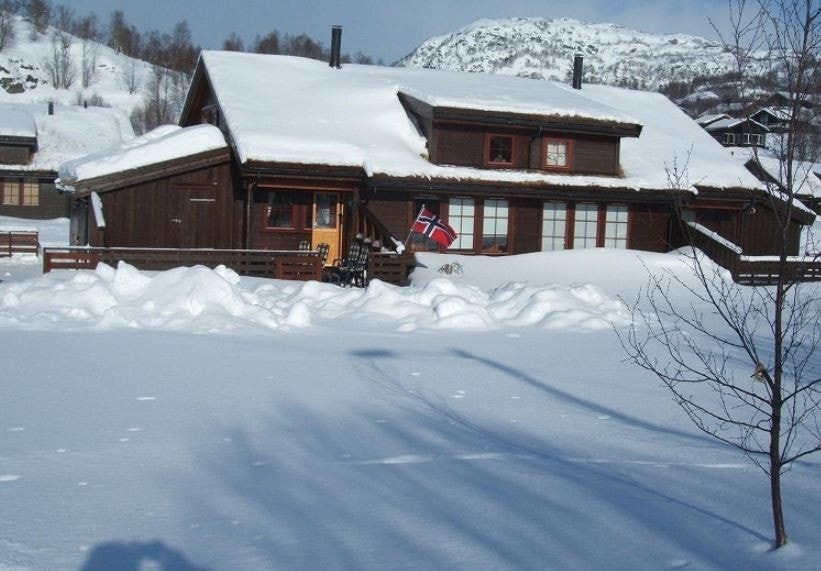 Snøsikkert og fint i øvre del av Sirdal. Flotte løyper og fjell Galleribilde