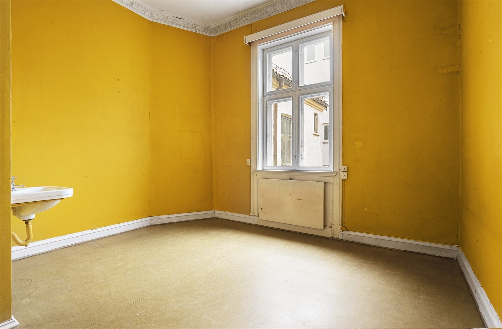 Soverom 2. Vendt inn mot bakgård. Galleribilde