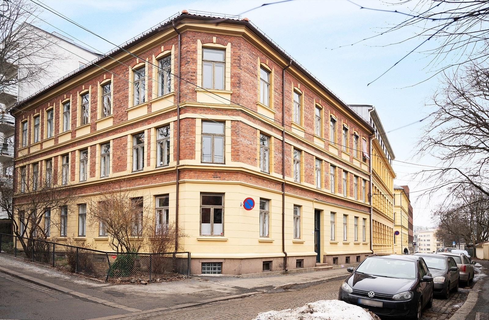 Klassisk bygård med meget sentral og ettertraktet beliggenhet mellom Bogstadveien og Bislett. Galleribilde