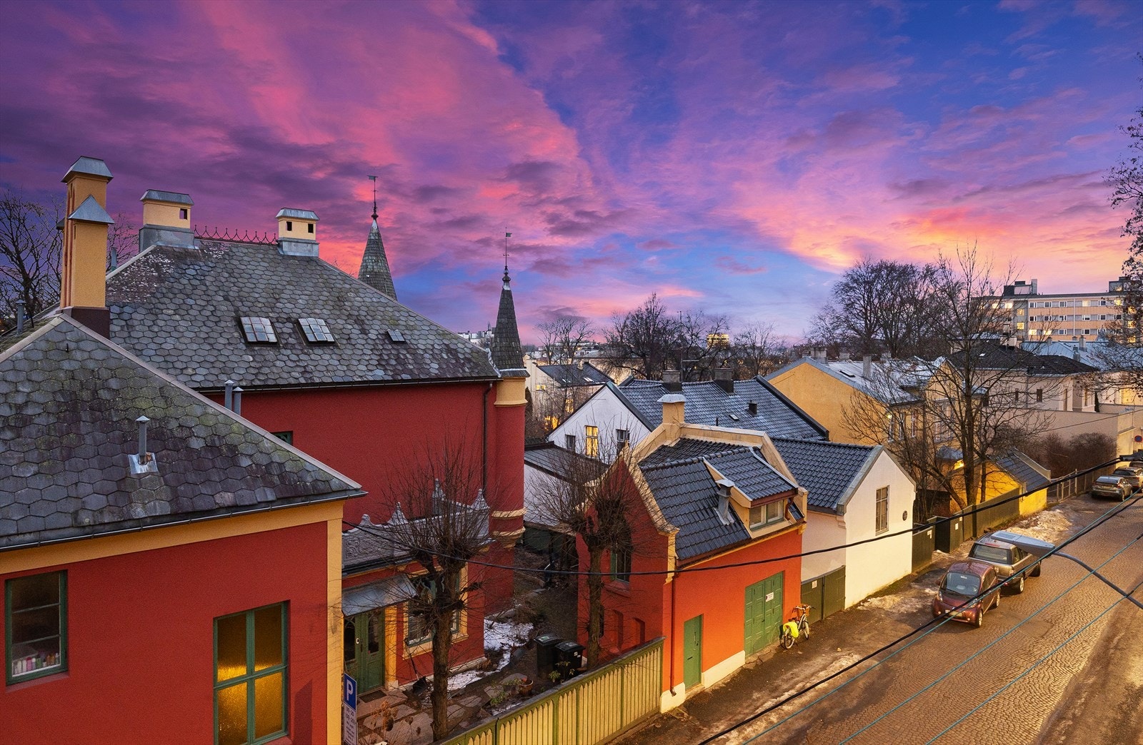 Hyggelig utsyn over områdets tak. Galleribilde