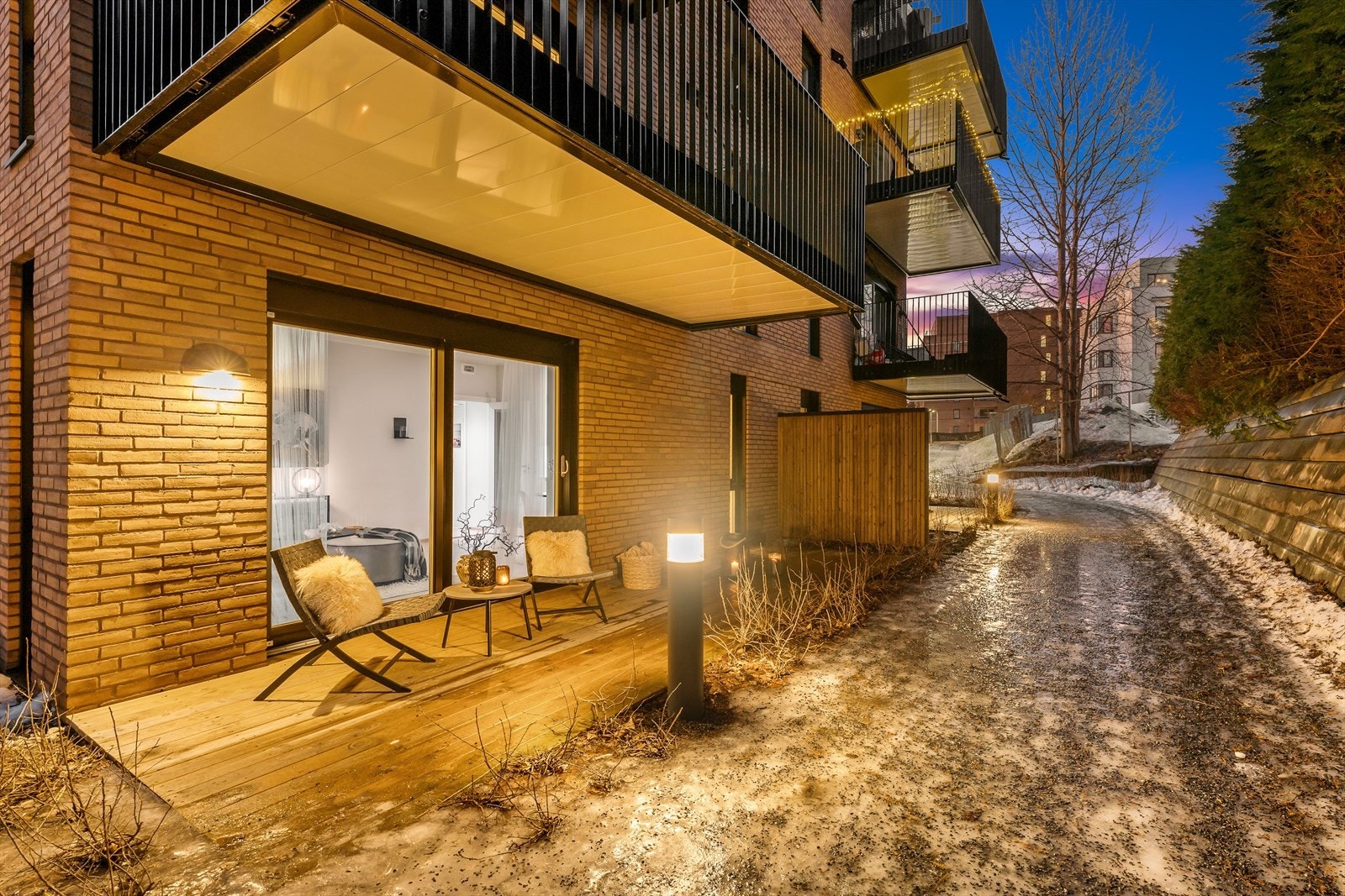 Markterrasse på 16 m² med adkomst fra stue. Galleribilde