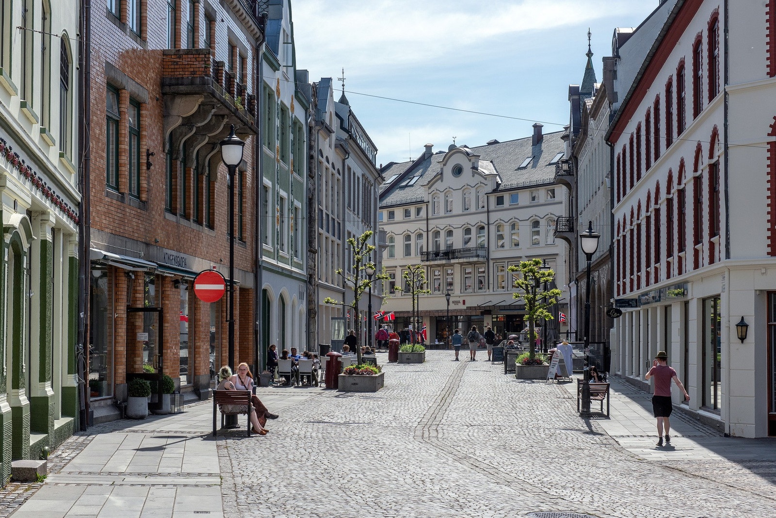 Bare et lite stenkast unna ligger gågaten. Galleribilde
