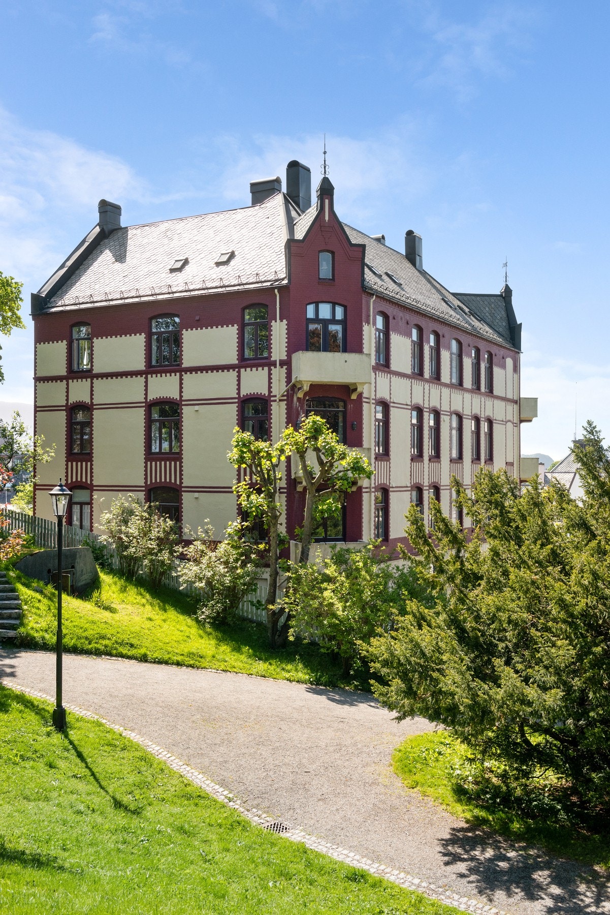 En jugendstil-leilighet beliggende midt i Ålesund sentrum! Galleribilde