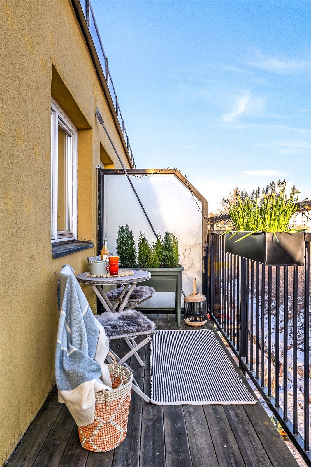 Balkong på ca. 9m², her kan morgenkaffen nytes! Galleribilde