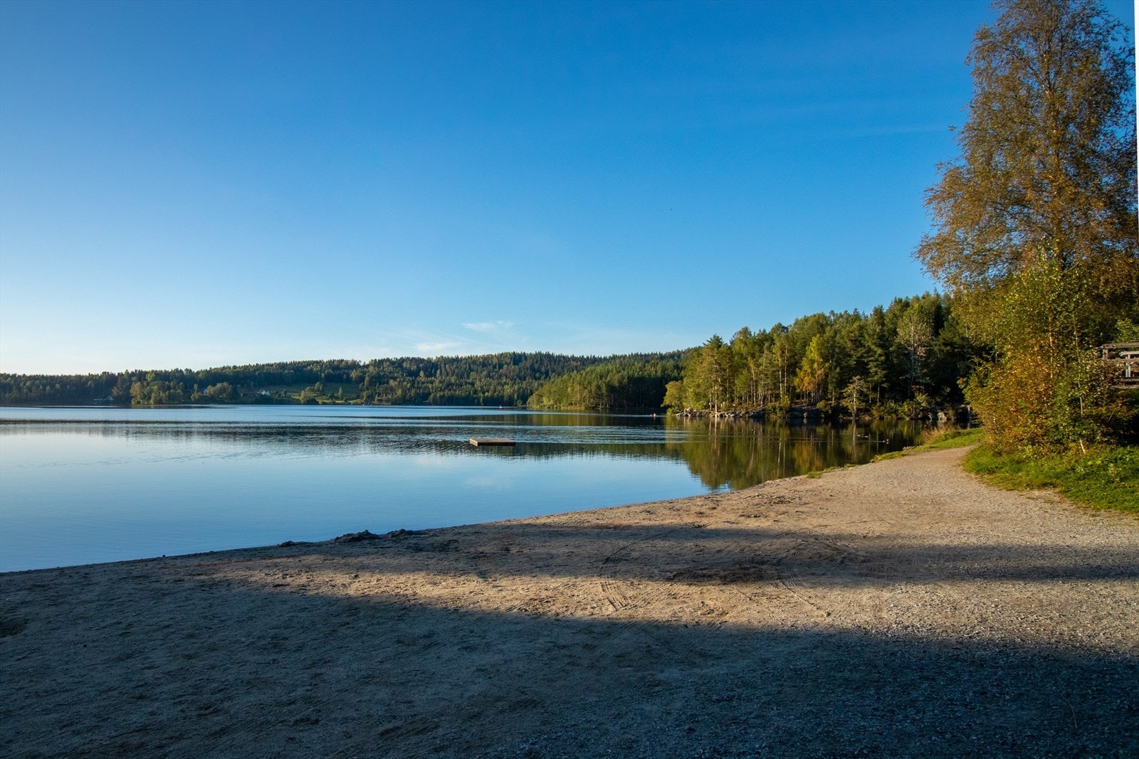 Kort vei til det idylliske badevannet Hagatjern Galleribilde