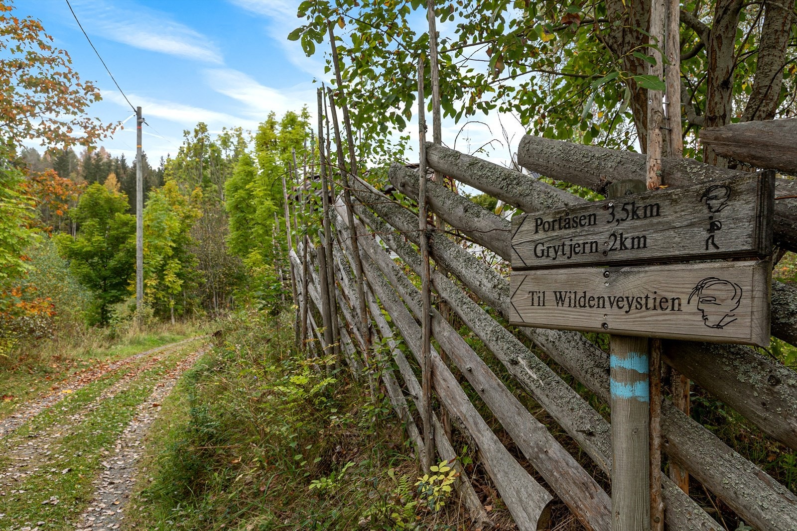 I Mjøndalen kan du ta turen til Portåsen og dikteren Wildenveys barndomshjem som ligger i vakker naturlandskap Galleribilde
