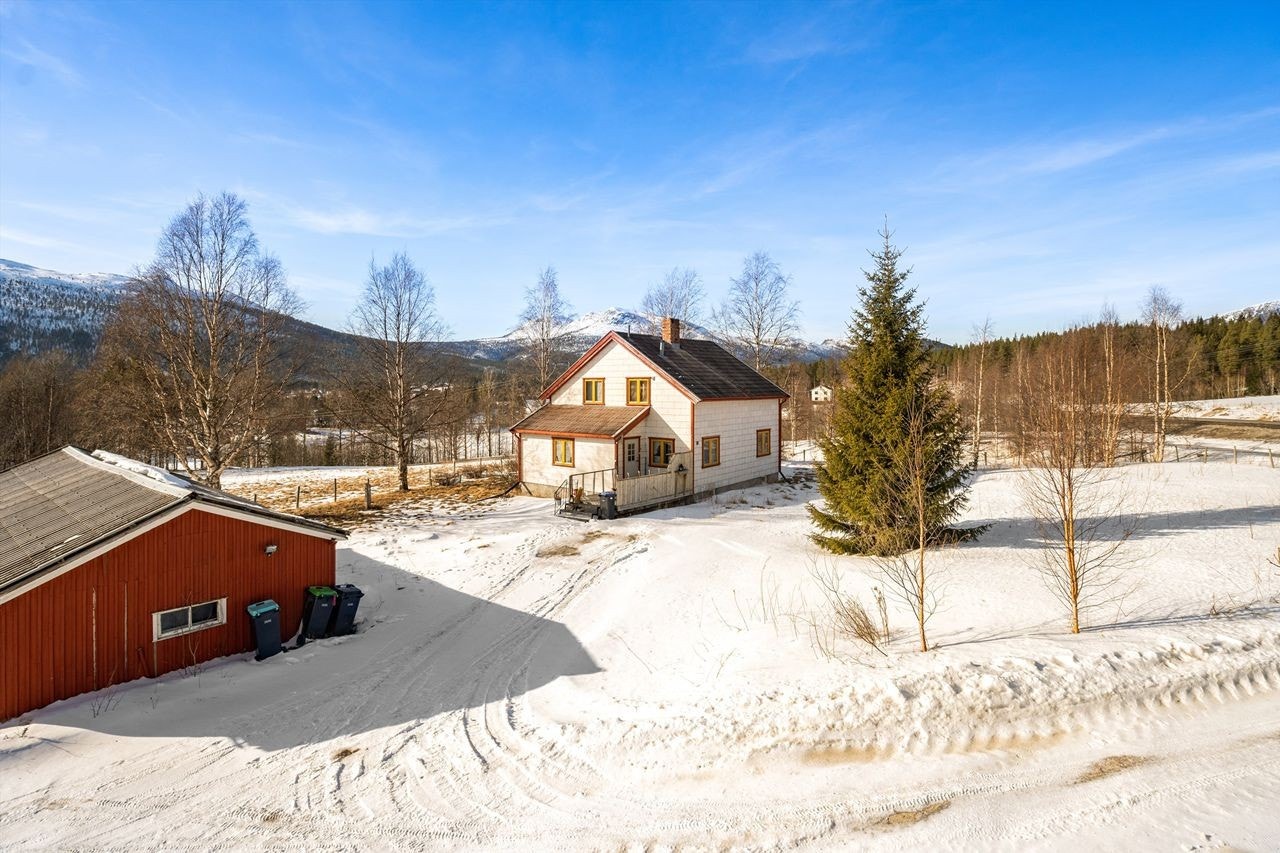 Eiendom med gode sol- og utsiktsforhold - Nord-Østerdalsveien 3786 i Alvdal Galleribilde