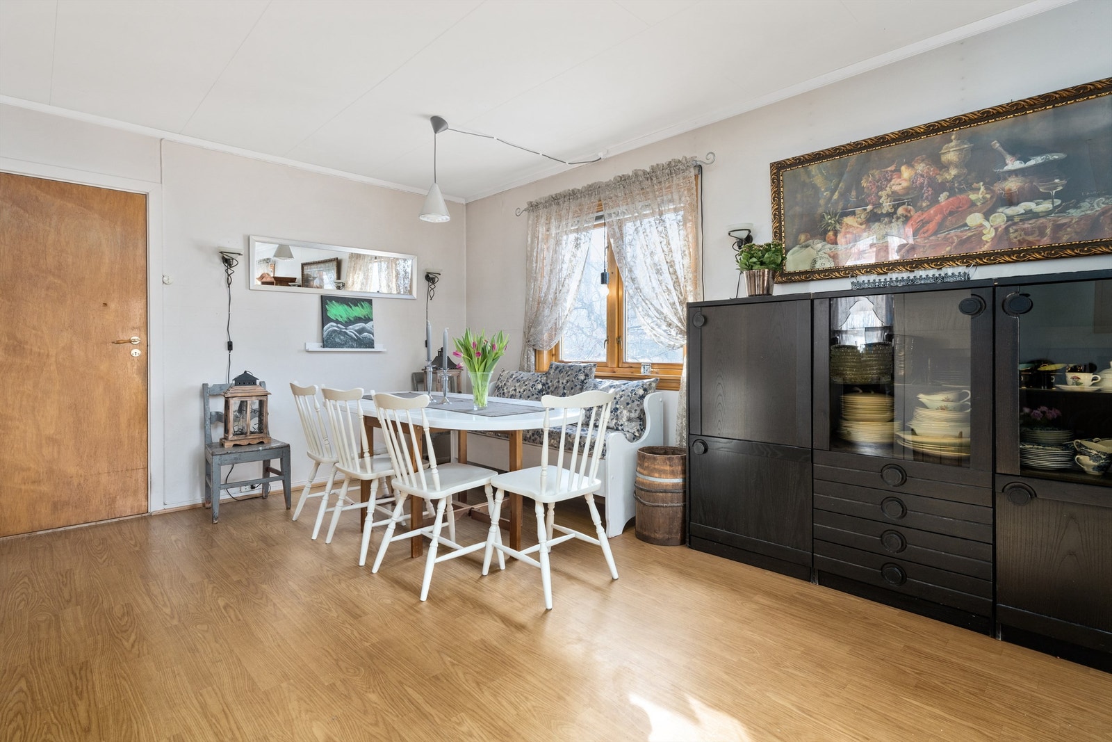 God plass for en stor spisegruppe Galleribilde
