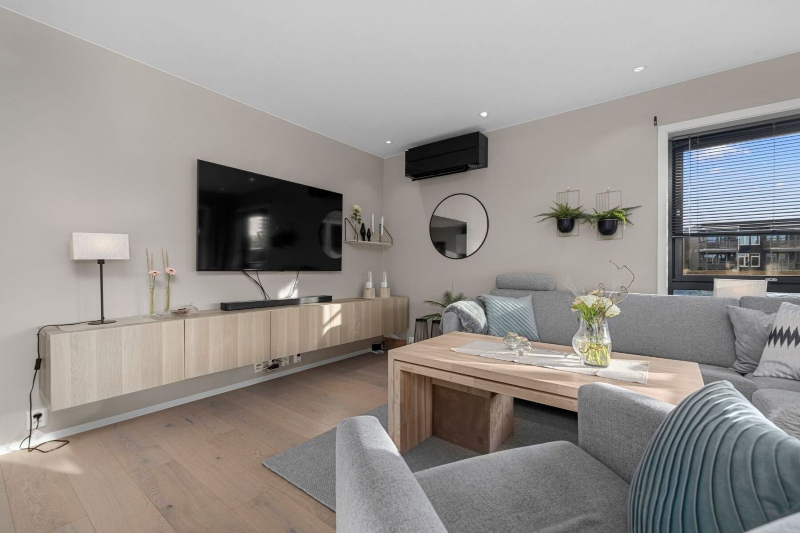 Leiligheten varmes opp med varmepumpe og varmekabler i gulv Galleribilde