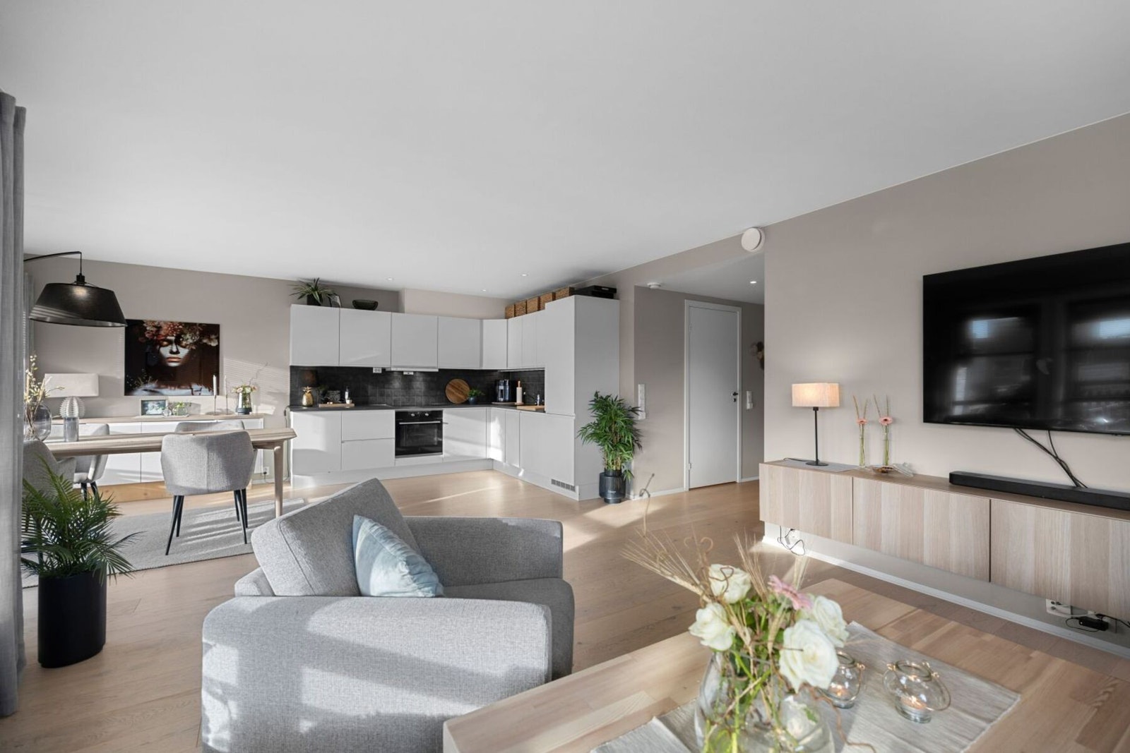 Åpen stue/kjøkkenløsning på romslige 36 kvm. Galleribilde