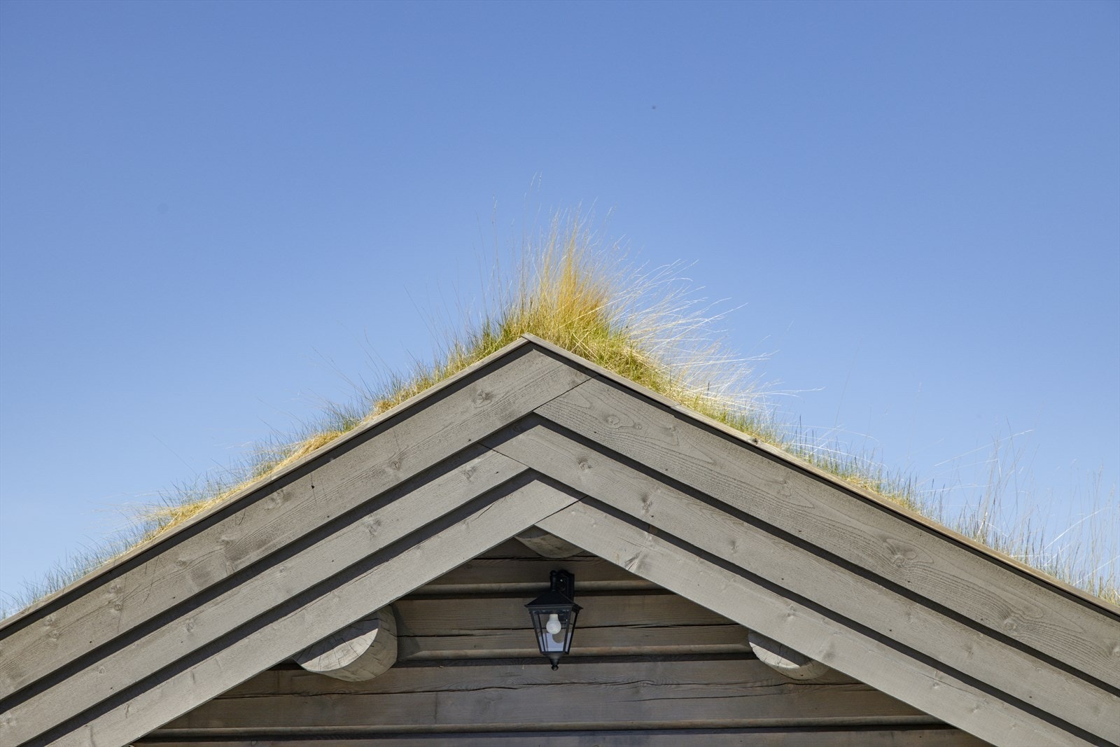 Dette bildet viser Geilo Laft standard utførelse av vindskibord - Bilde er fra annen hyttemodell og viser kun til kvaliteter og ikke til endelig design av hyttene på Solhalle Galleribilde