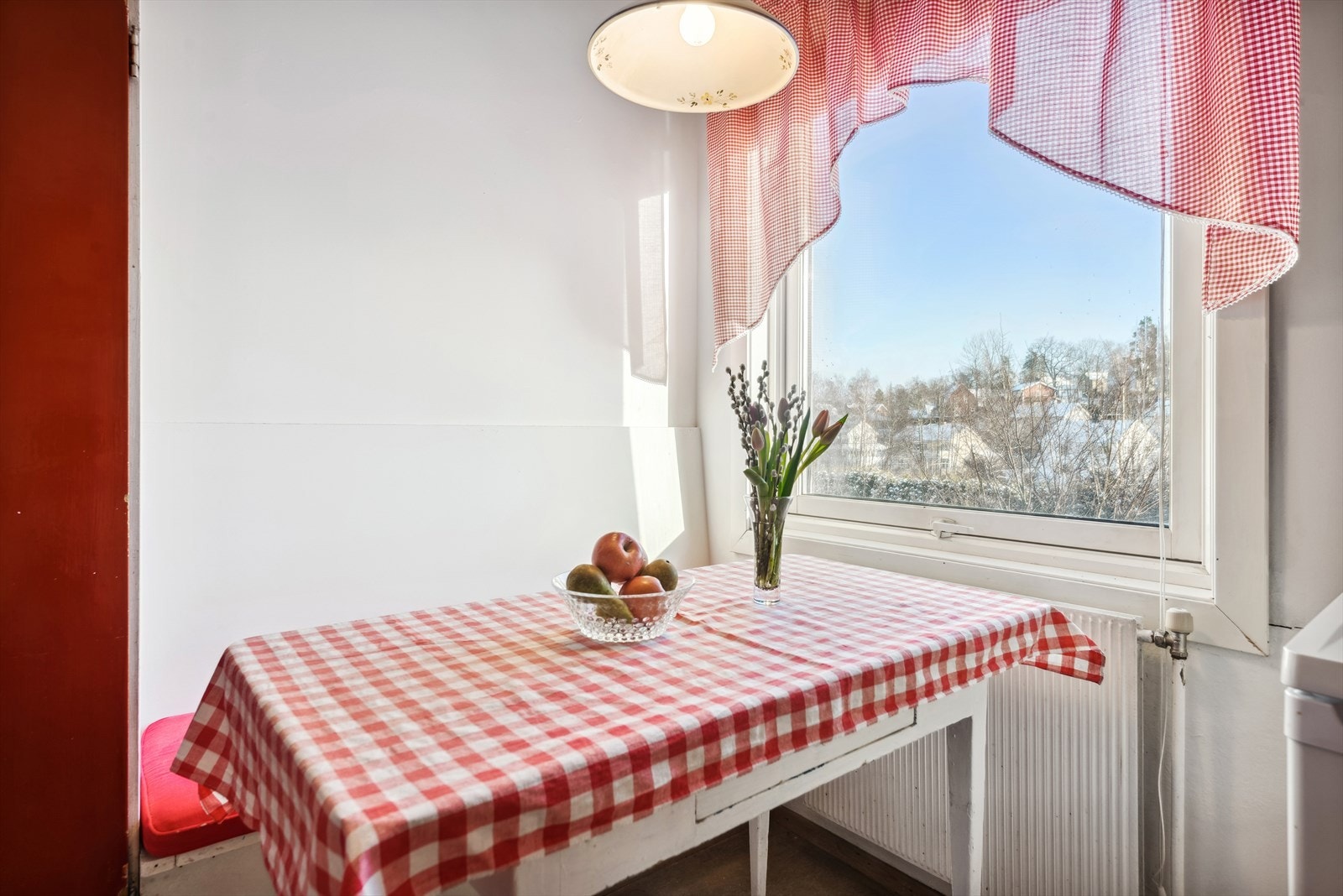 Koselig spiseplass på kjøkken Galleribilde