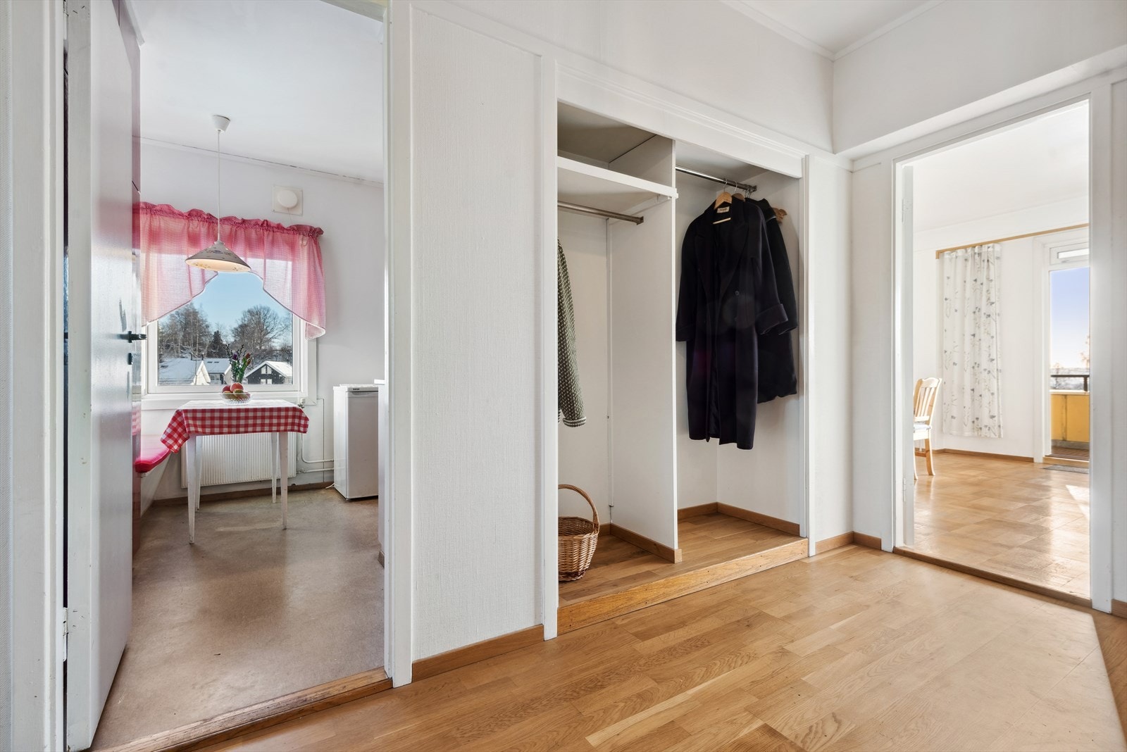 Entrè med garderobeløsning Galleribilde