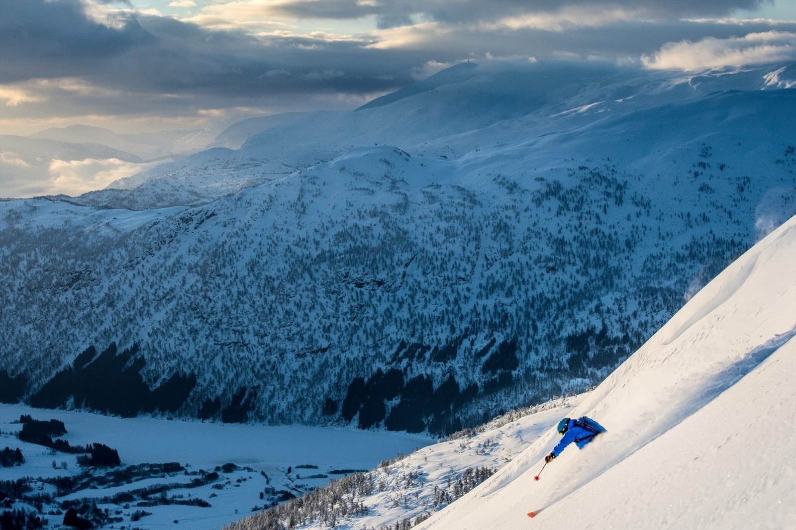 Skisenteret har i dag 22 varierte løyper og 9 heiser, med alt fra familievennlige bakker, løyper i alle vanskegrader, parker til herlig off-piste terreng. Med de tre nye heisene i et nytt område, vil det bli totalt opp mot 30 løyper i alpinanlegget. Galleribilde
