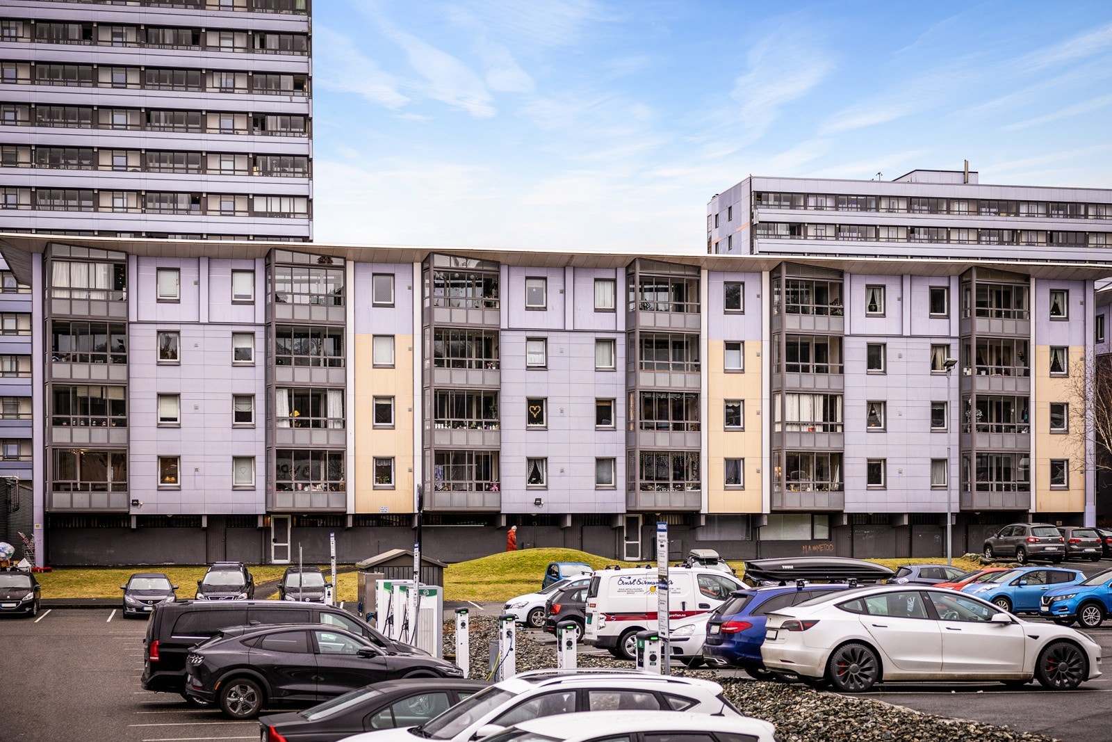 - Gode parkeringsmuligheter like utenfor, med felles elbil-ladere. Hver andel får 4 parkeringskort - Galleribilde
