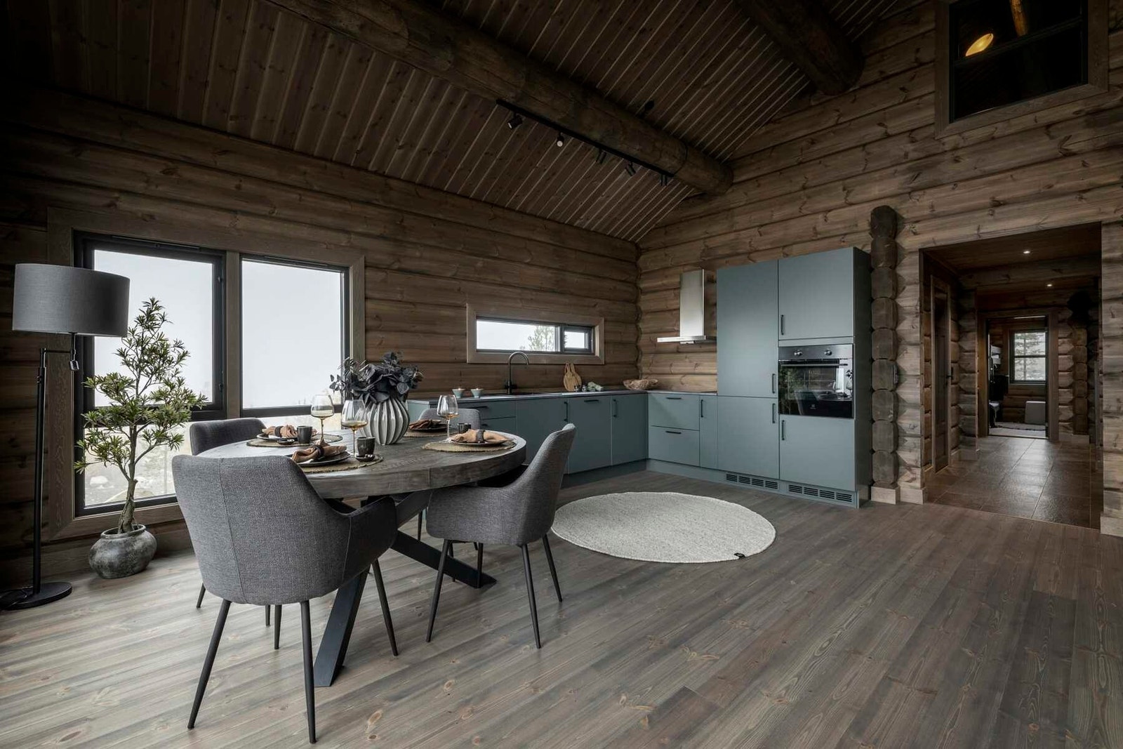 Foto fra kjøkken / spisestue i en av våre hyttemodeller. Kjøkken fra Huseby medfølger Galleribilde