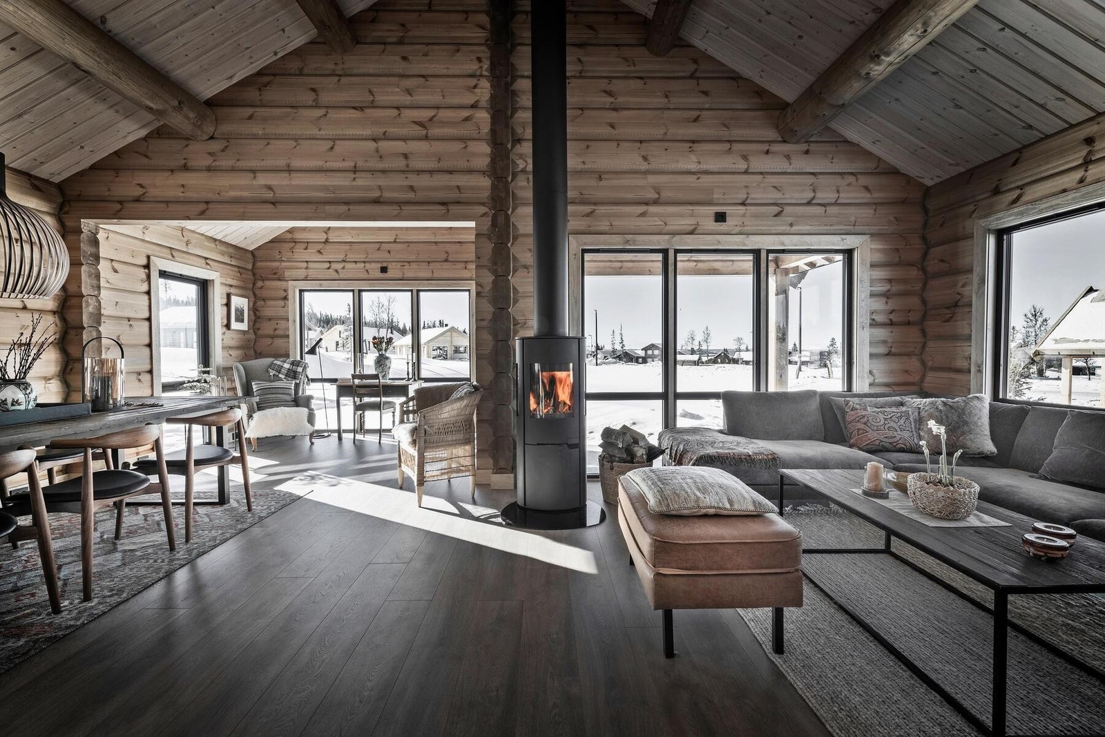 Foto fra stuen i en av våre hyttemodeller. Galleribilde