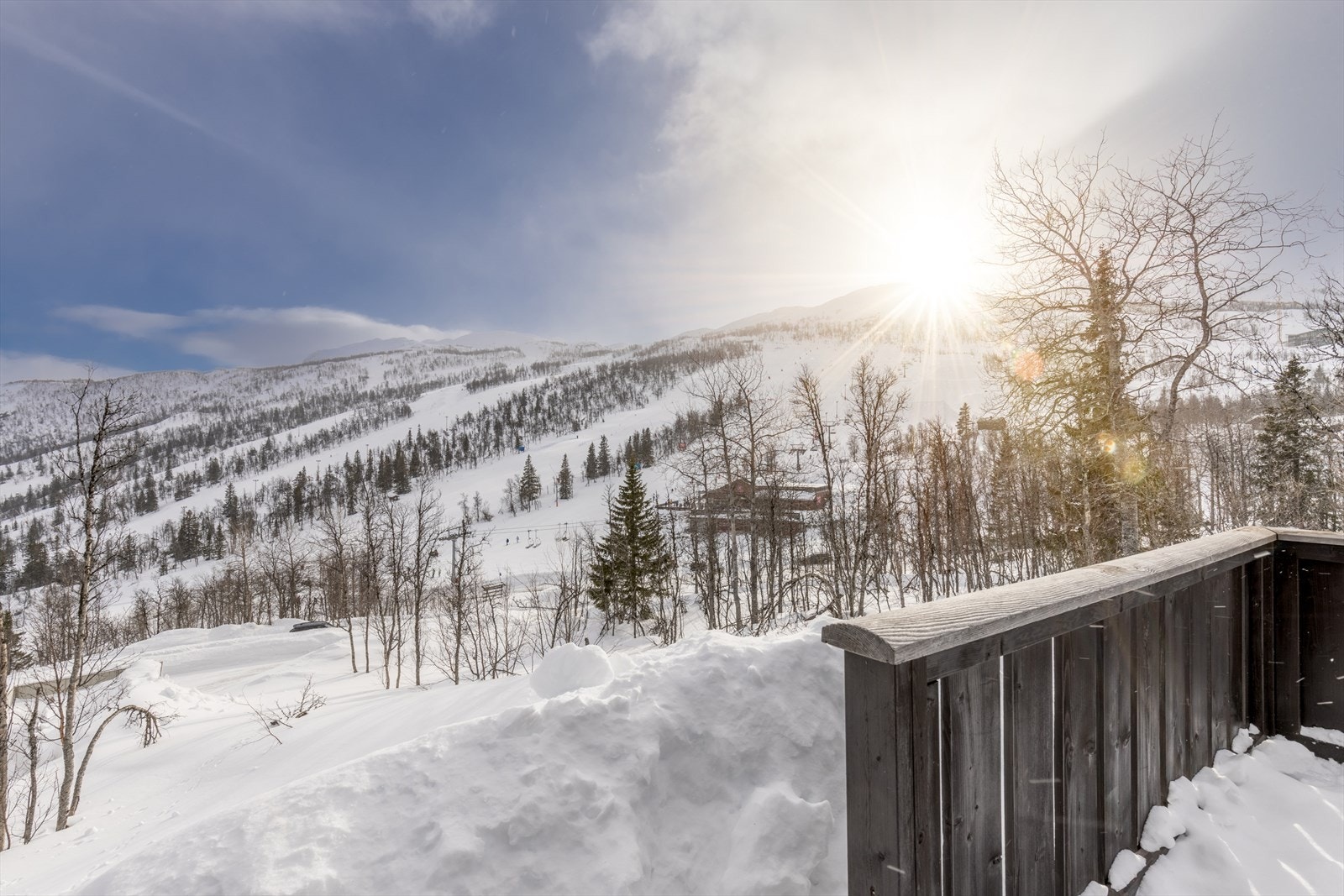 Heiser og skibakker i umiddelbar nærhet Galleribilde