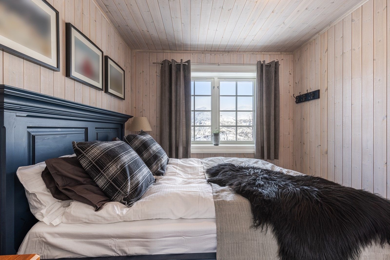 Ett av hyttens 5 soverom Galleribilde
