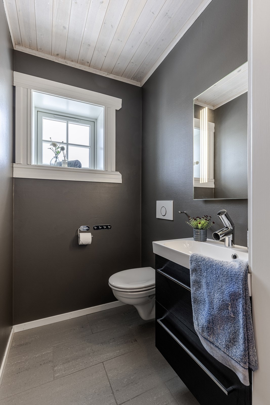 Separat WC i 1. etasje - malt i 2023 Galleribilde