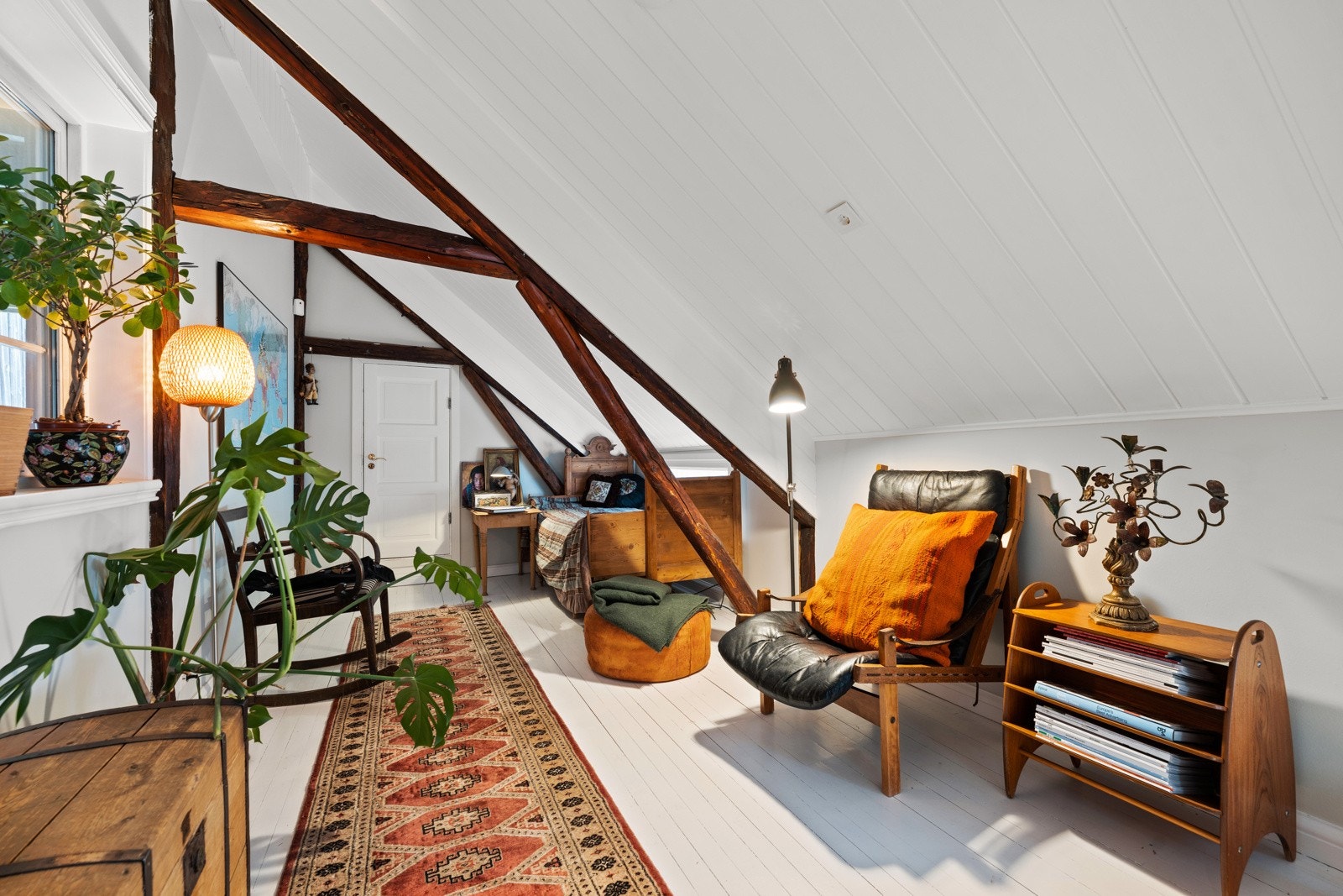 Gang med flere bruksmuligheter. Enten man har behov for ekstra plass til gjester, hobbyrom eller kontorplass, kan dette rommet egne seg godt. Galleribilde