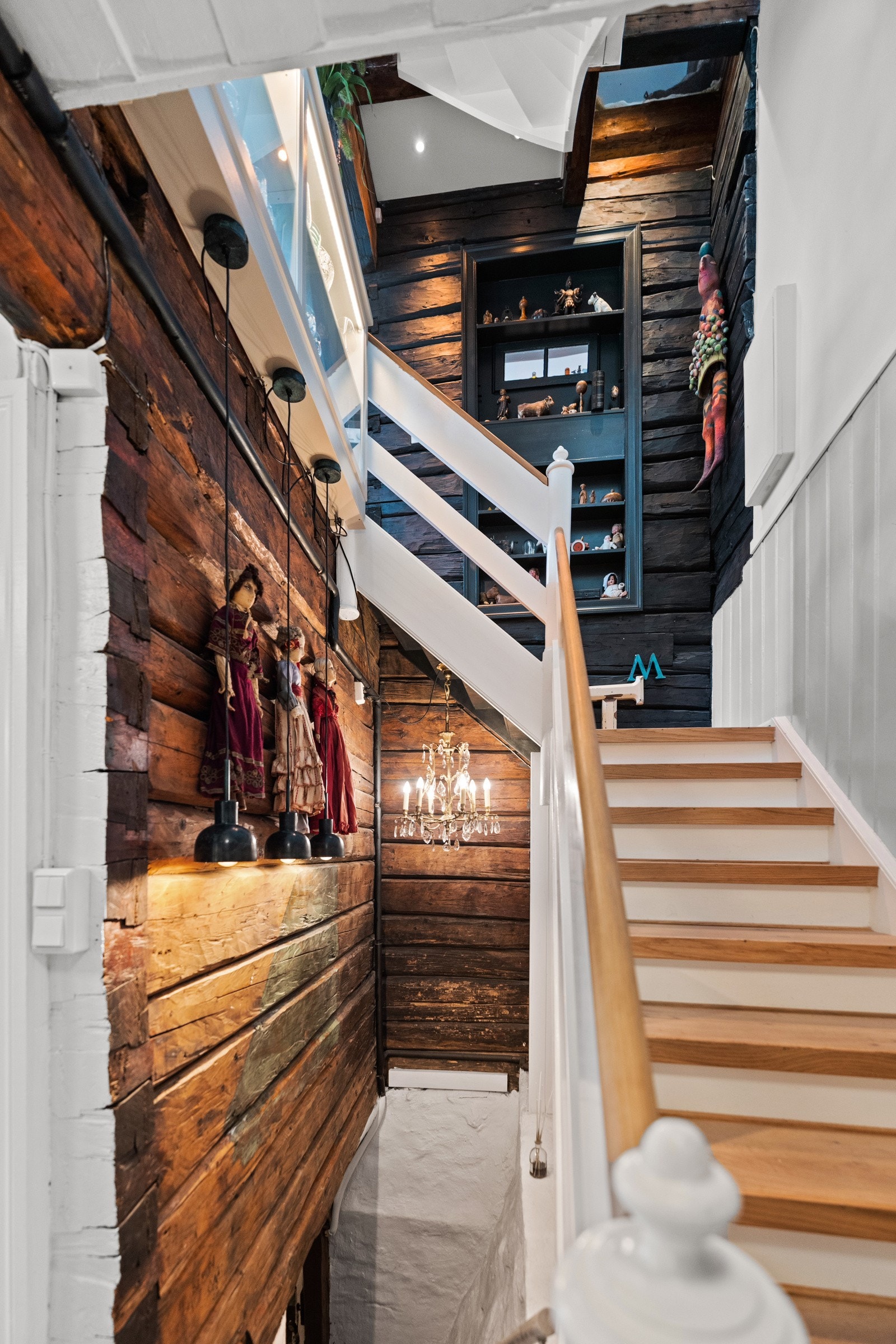 Boligen er særdeles innholdsrik, med en spennende miks av moderne kvaliteter og eldre sjarme fra byggeår. Galleribilde