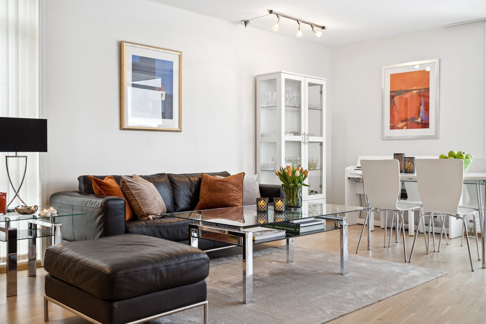 Det meste er inkludert i felleskostnadene som fjernvarme, TV/internett og parkering Galleribilde