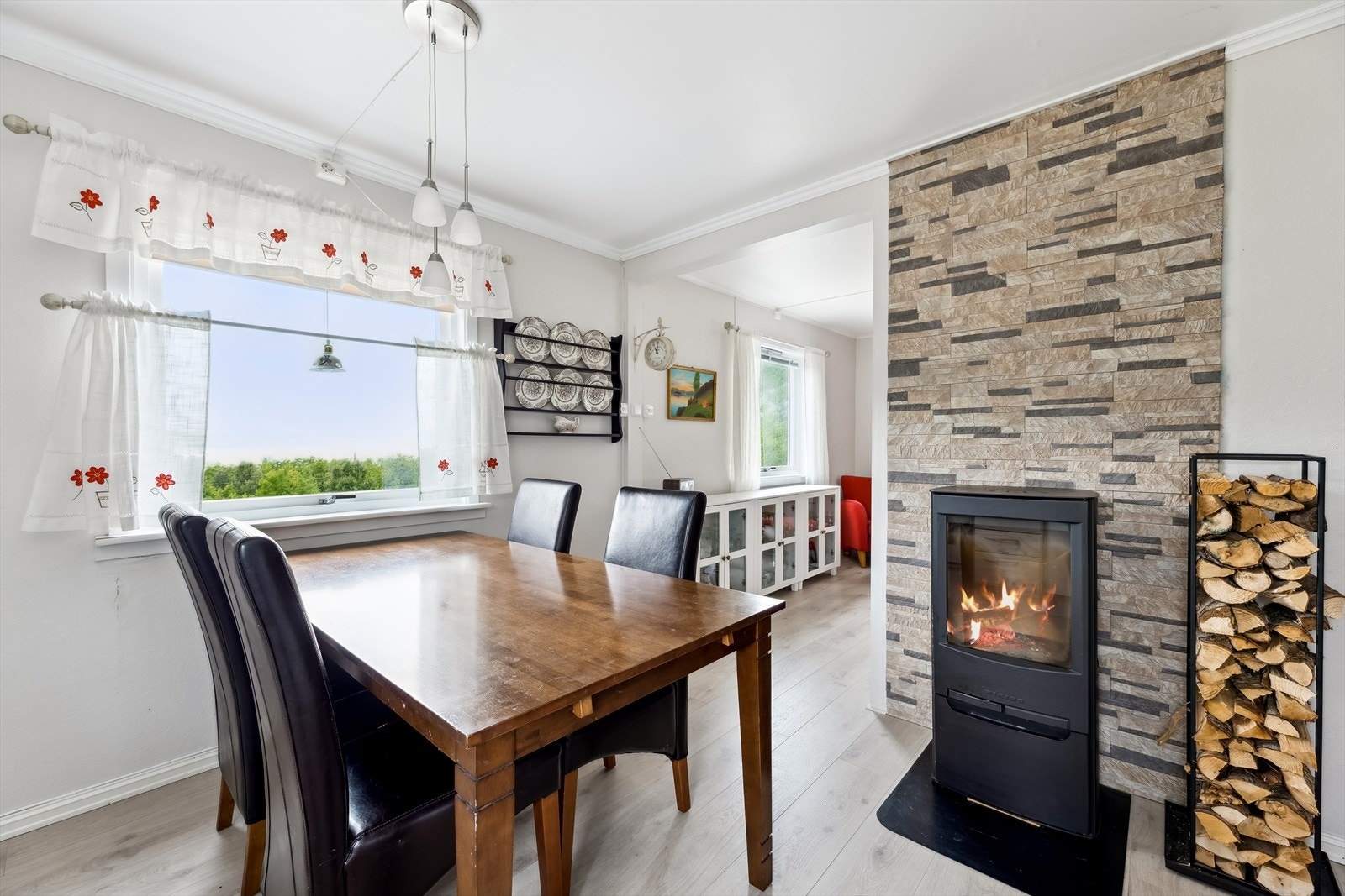 Vedovnen gir god stemning og lun varme på kalde dager. Galleribilde