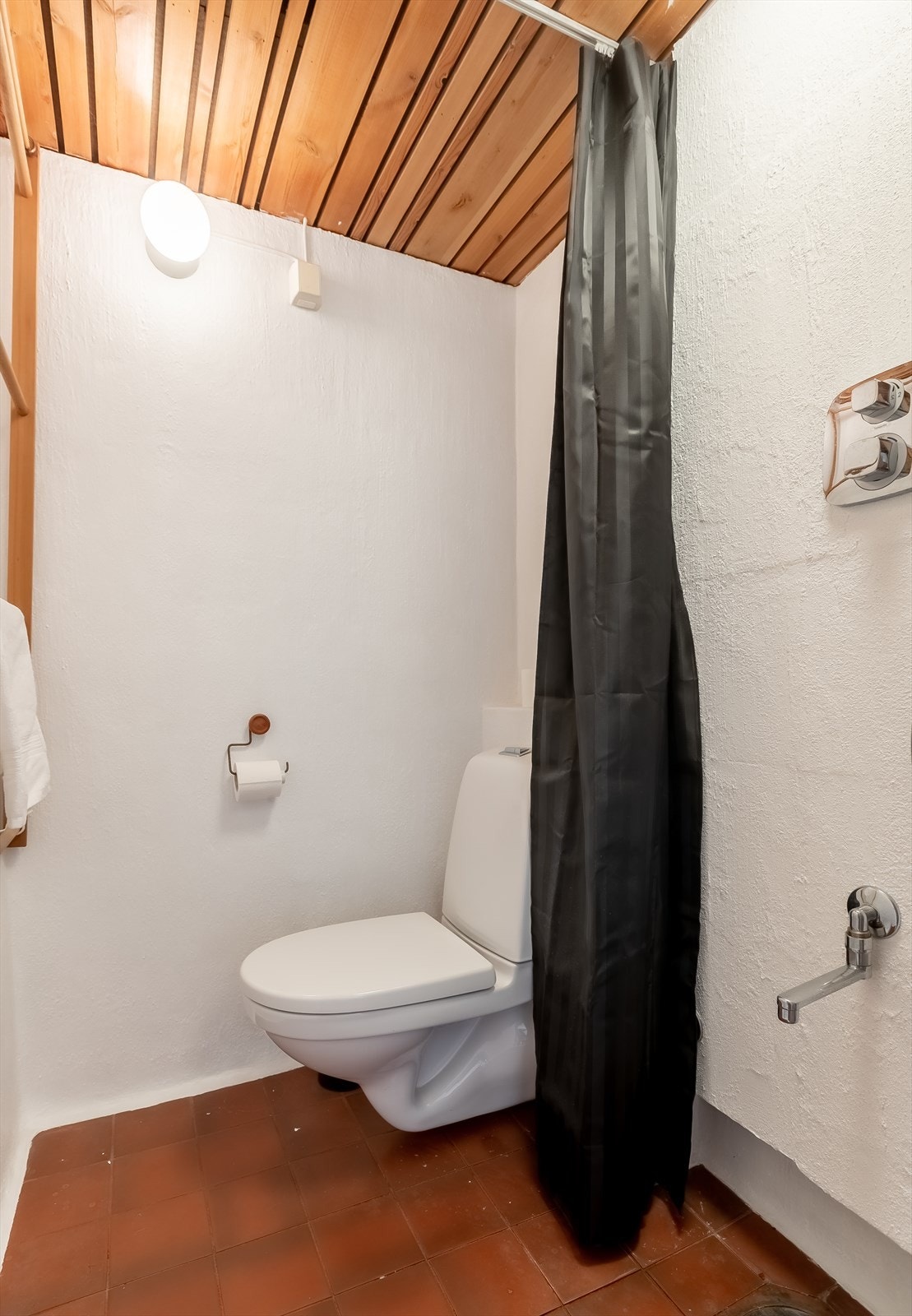 Ekstra WC med dusj også i hovedetasjen Galleribilde