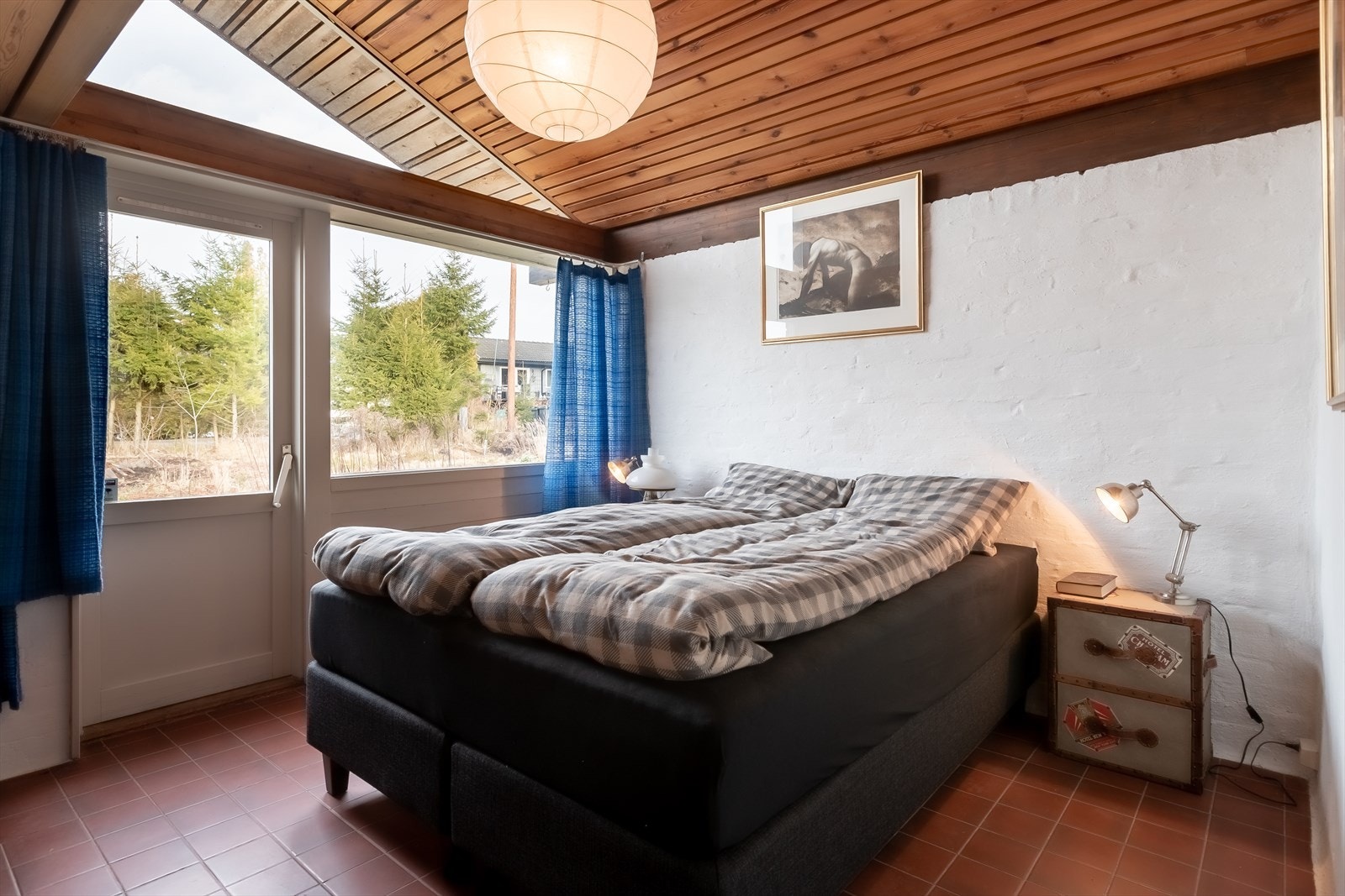 Hovedsoverommet har også hems og høy skråhimling Galleribilde