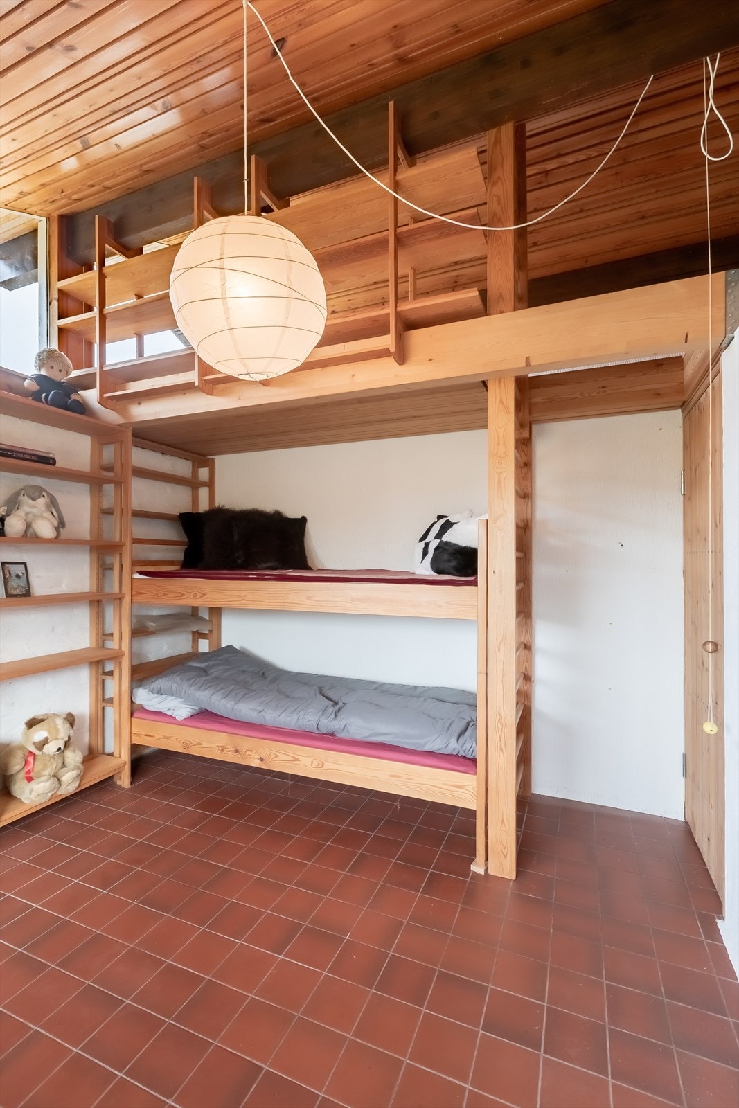 Hvor kult er det ikke å ha hems og køyer på barnerommet? Galleribilde