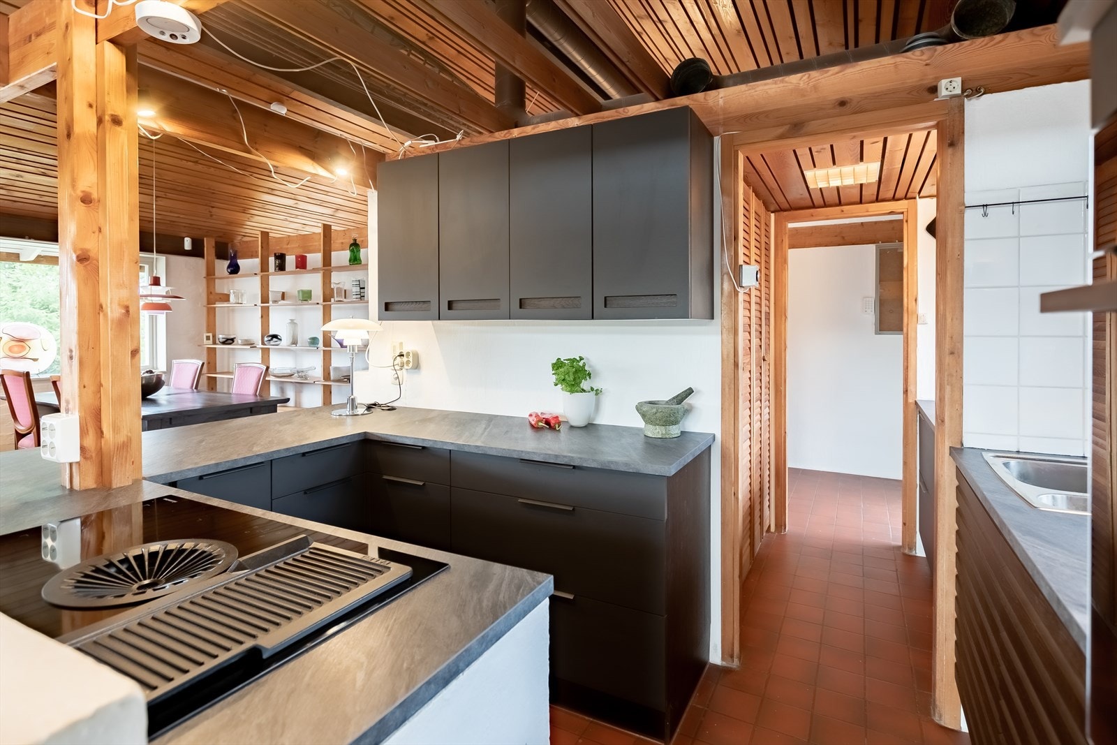 Det delikate kjøkkenet - fra JKE - ble byttet i 2020 Galleribilde