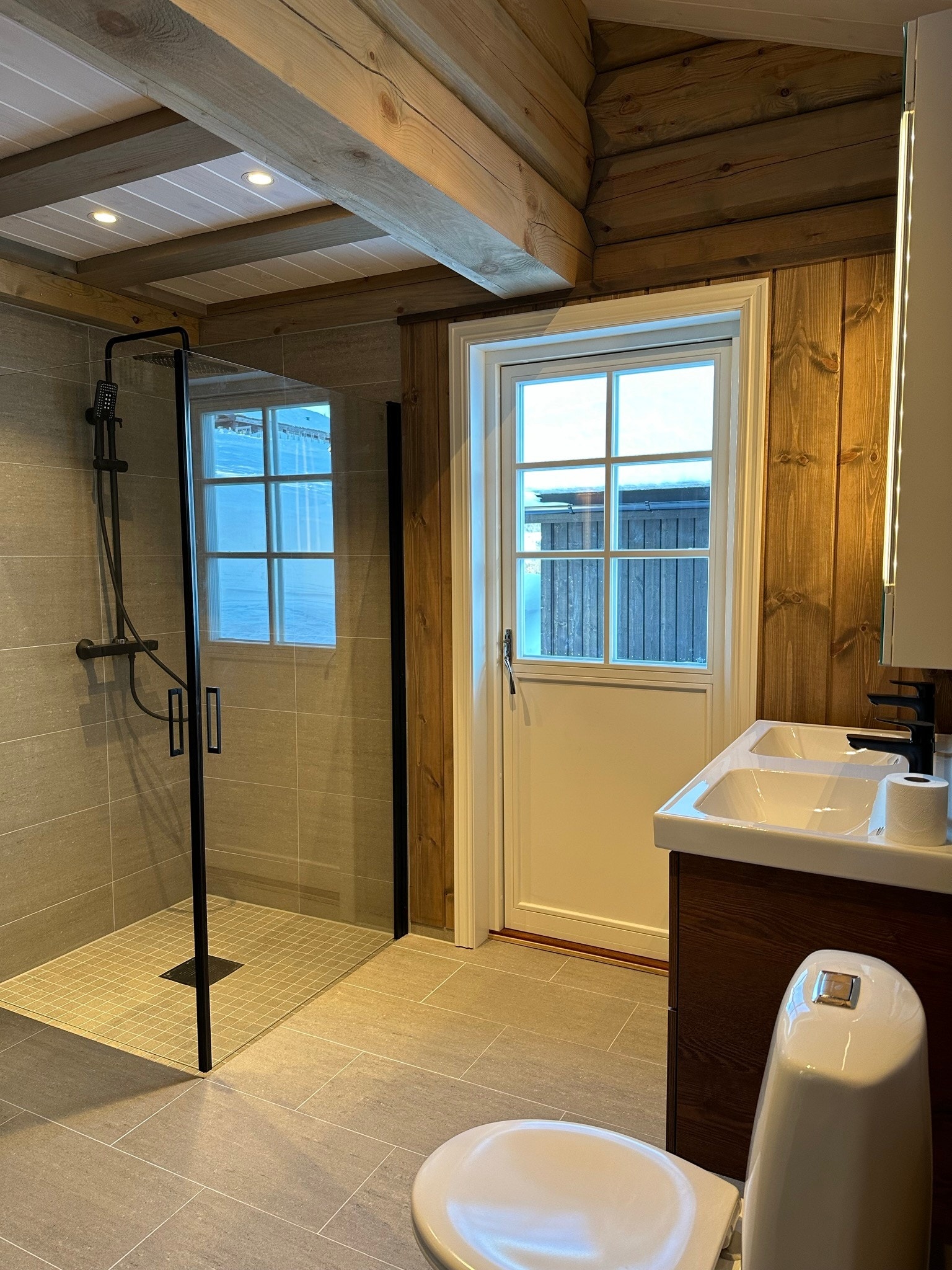 Bad 2 med sauna og direkte utgang til terrasse med mulighet til feks jaqquzzi. Galleribilde