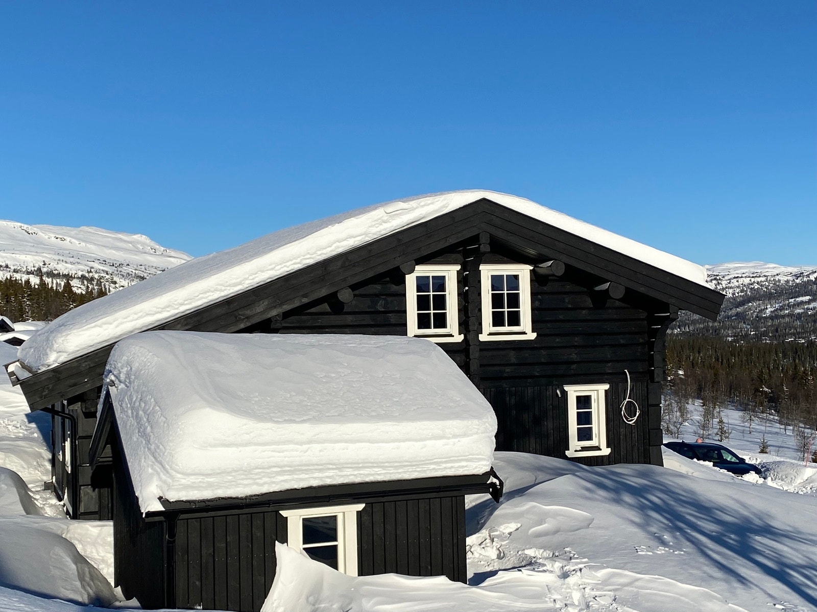 Åssætervegen i morgensol. Galleribilde